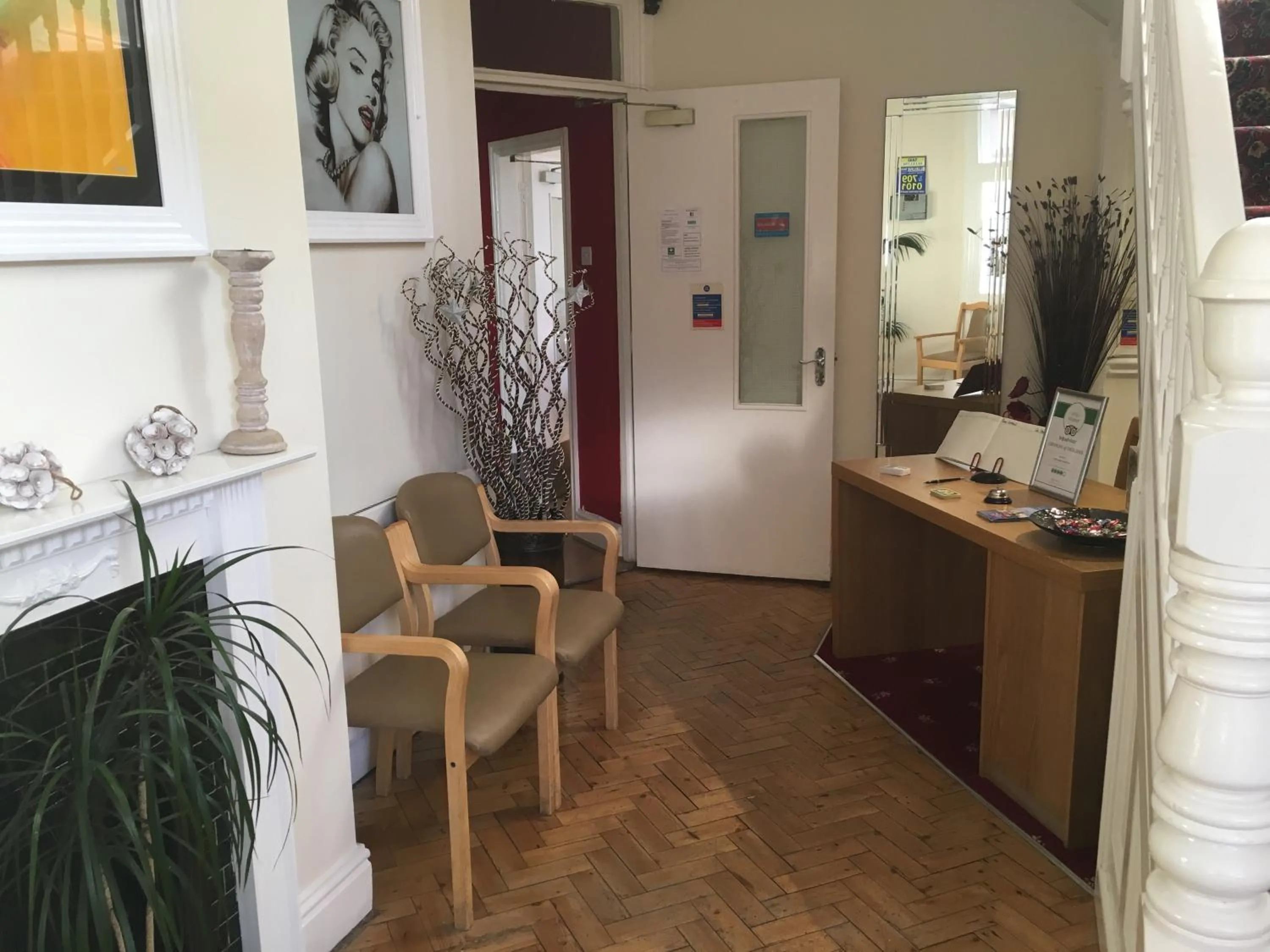 Decorative detail in Castle Lodge Guest House 86-88 Sheil Rd L6 3AF