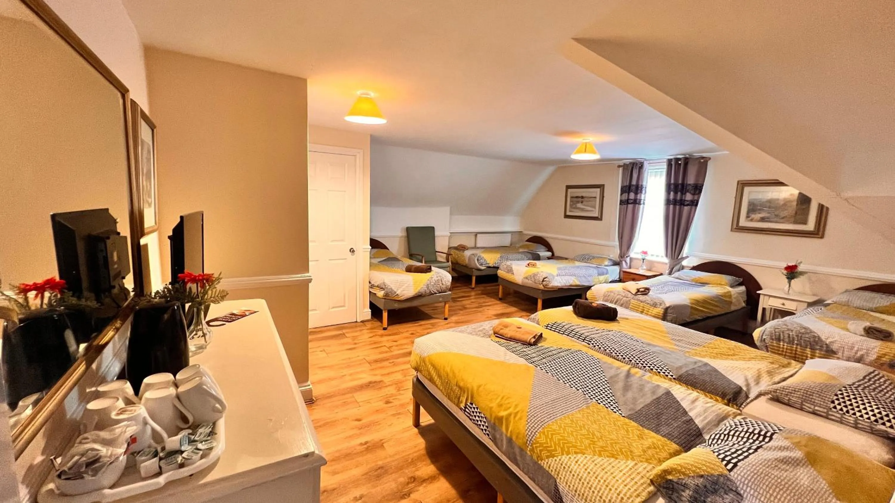 Photo of the whole room, Bed in Castle Lodge Guest House 86-88 Sheil Rd L6 3AF