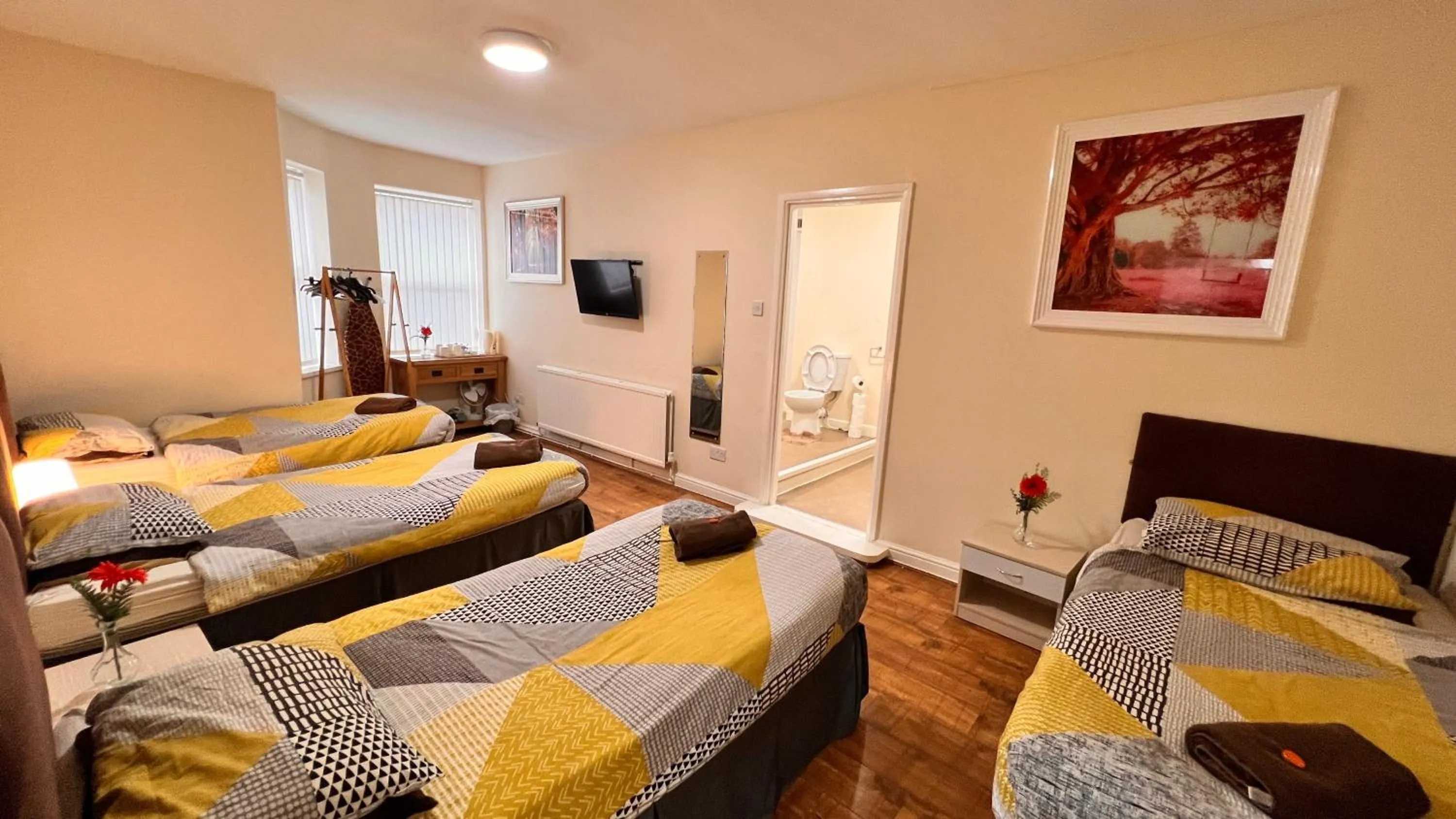 Photo of the whole room, Bed in Castle Lodge Guest House 86-88 Sheil Rd L6 3AF