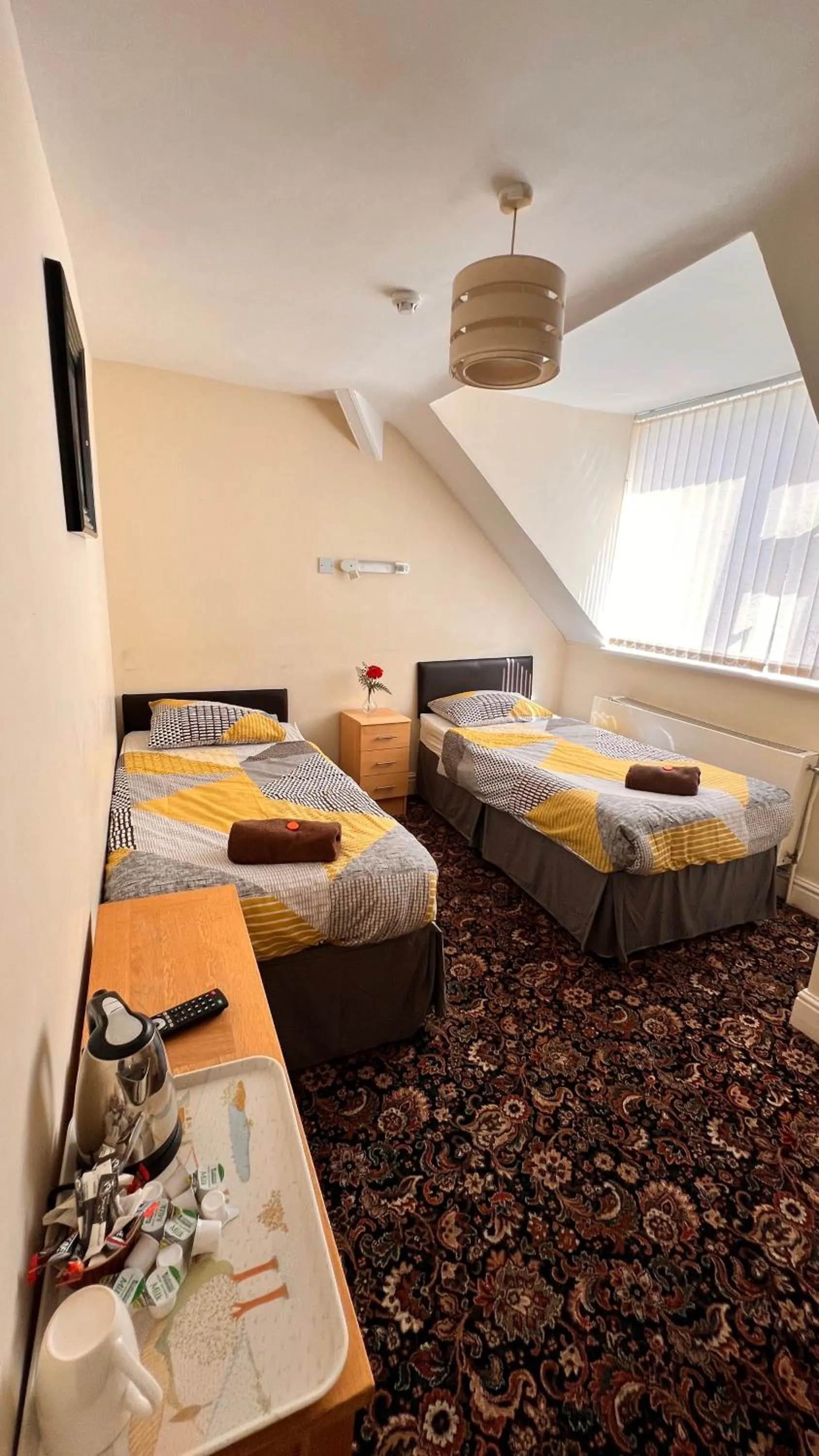 Photo of the whole room, Bed in Castle Lodge Guest House 86-88 Sheil Rd L6 3AF