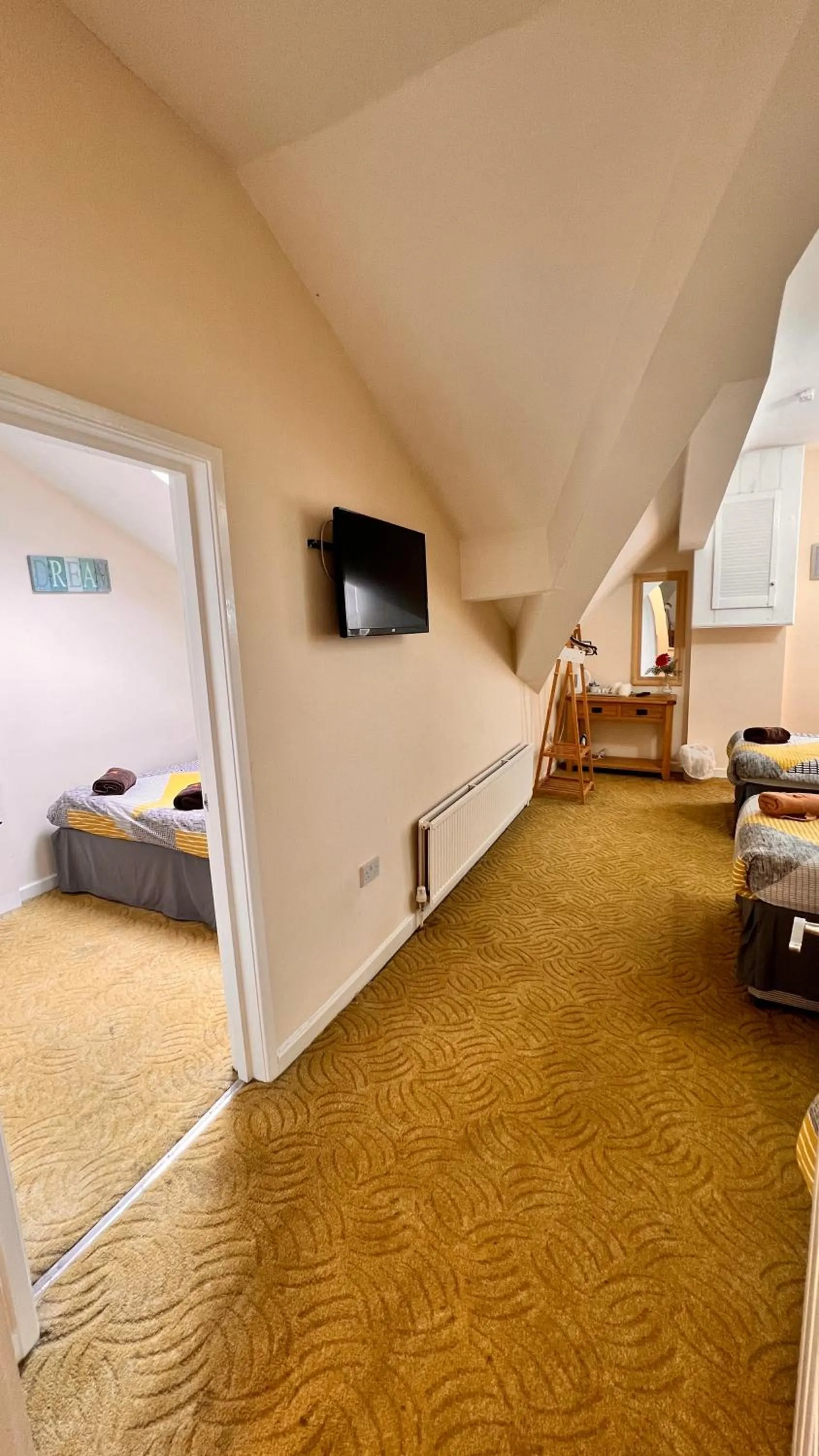 Photo of the whole room, Bed in Castle Lodge Guest House 86-88 Sheil Rd L6 3AF