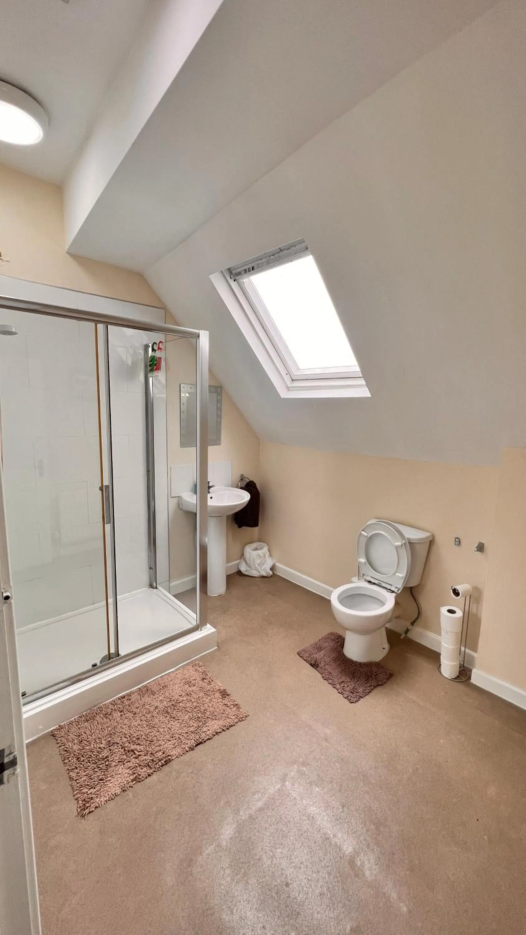 Shower in Castle Lodge Guest House 86-88 Sheil Rd L6 3AF