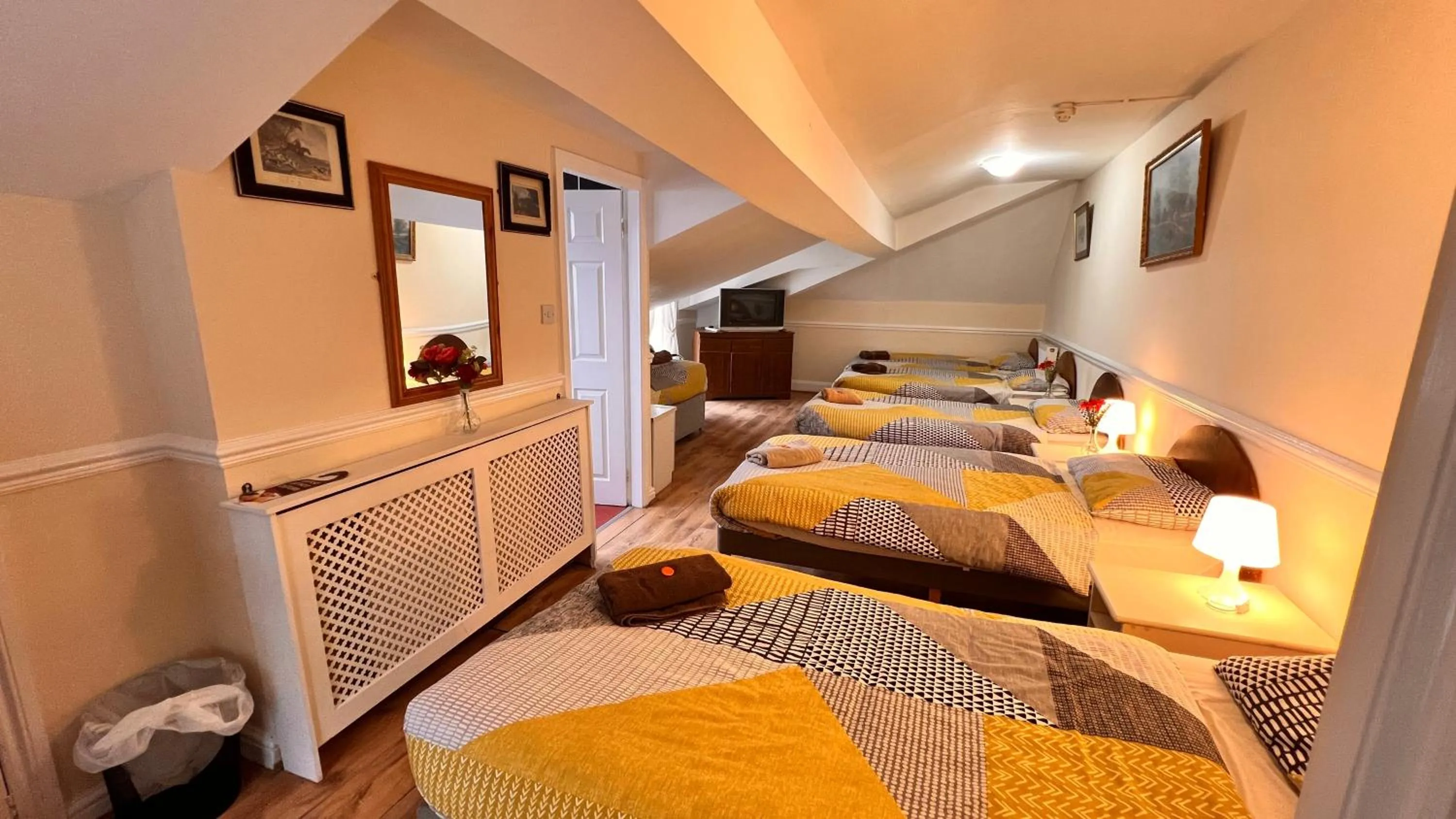 Photo of the whole room, Bed in Castle Lodge Guest House 86-88 Sheil Rd L6 3AF