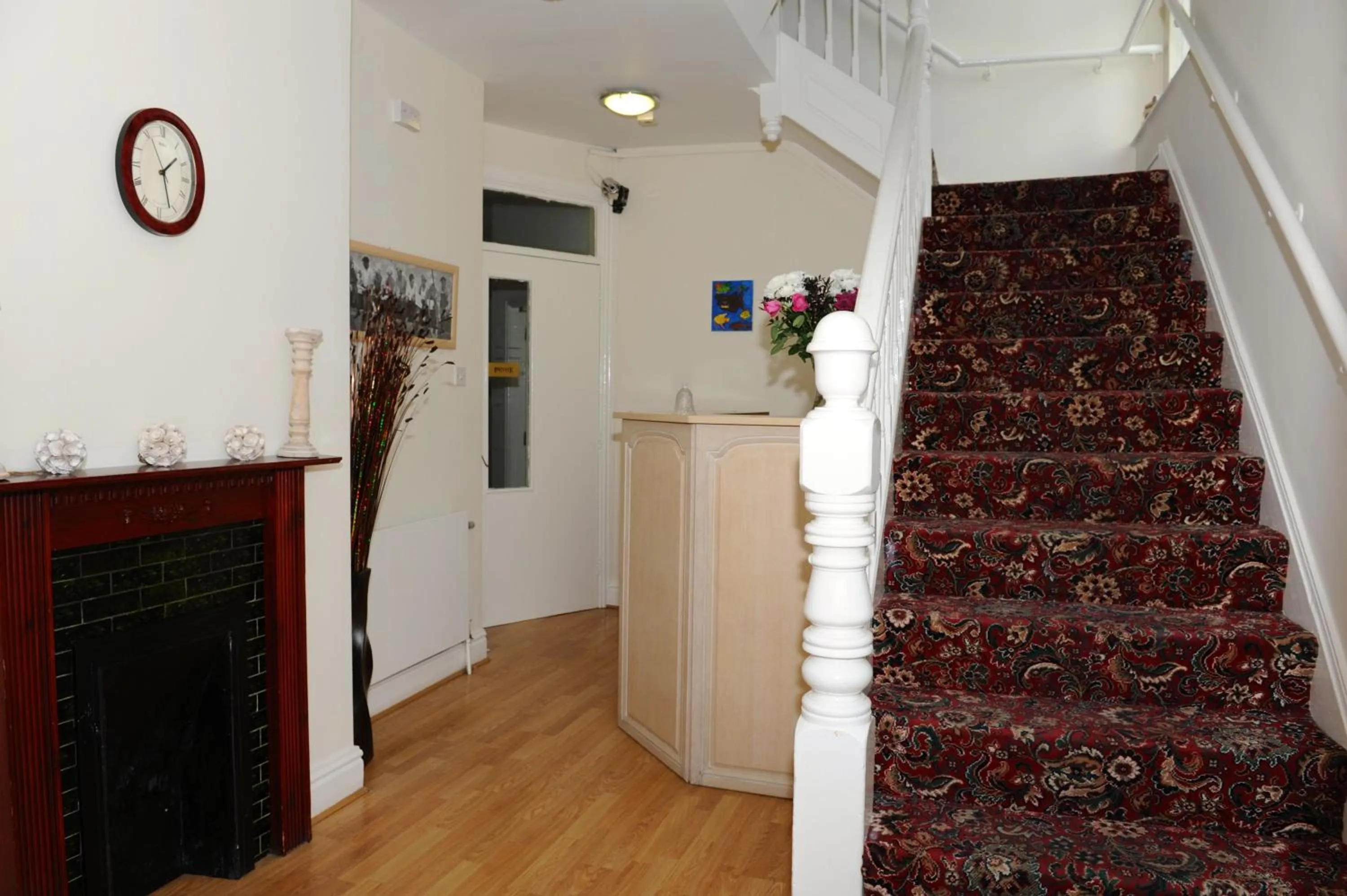 Lobby or reception in Castle Lodge Guest House 86-88 Sheil Rd L6 3AF