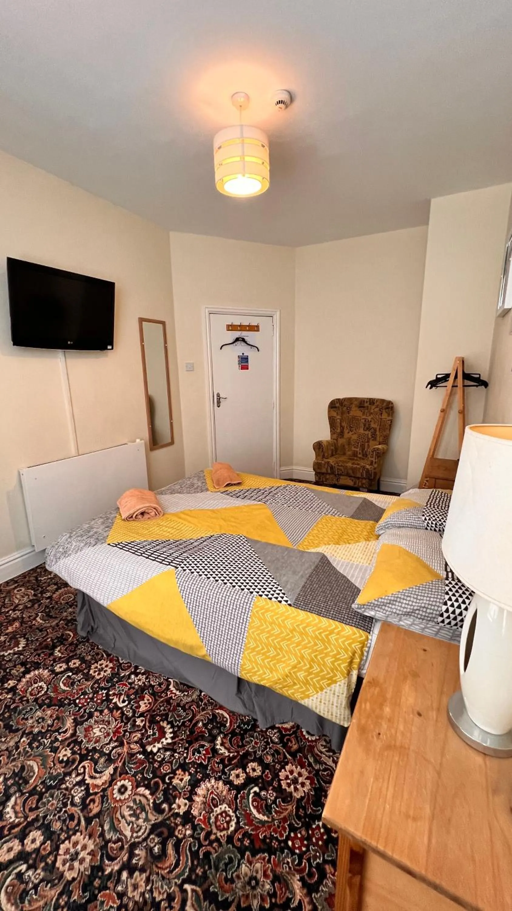 Photo of the whole room, Bed in Castle Lodge Guest House 86-88 Sheil Rd L6 3AF