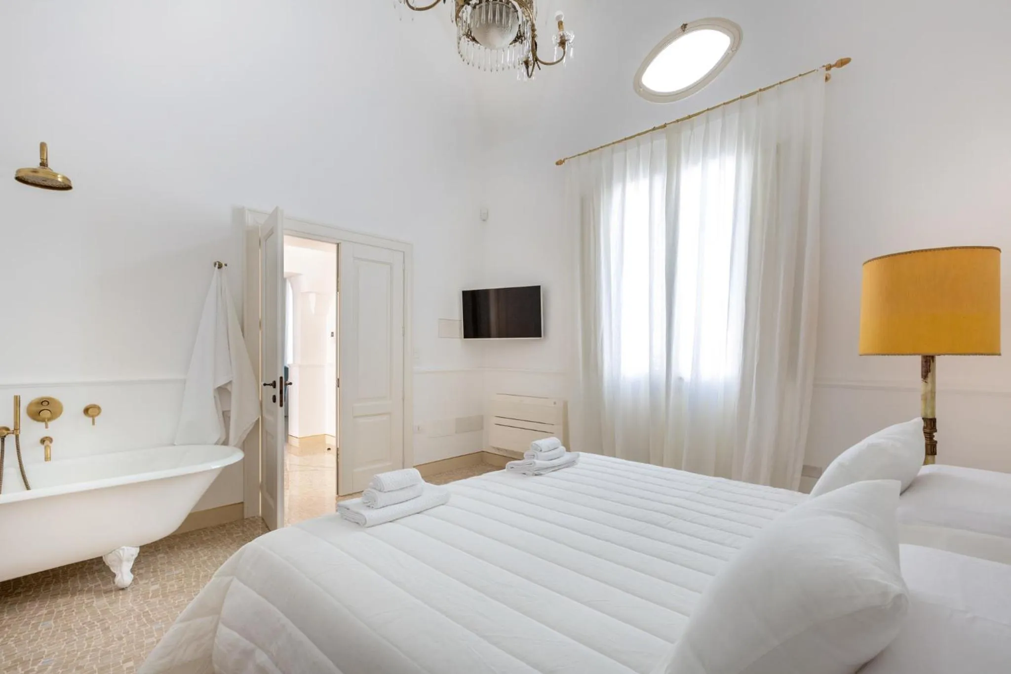 Bed in Relais Carlo Alberto