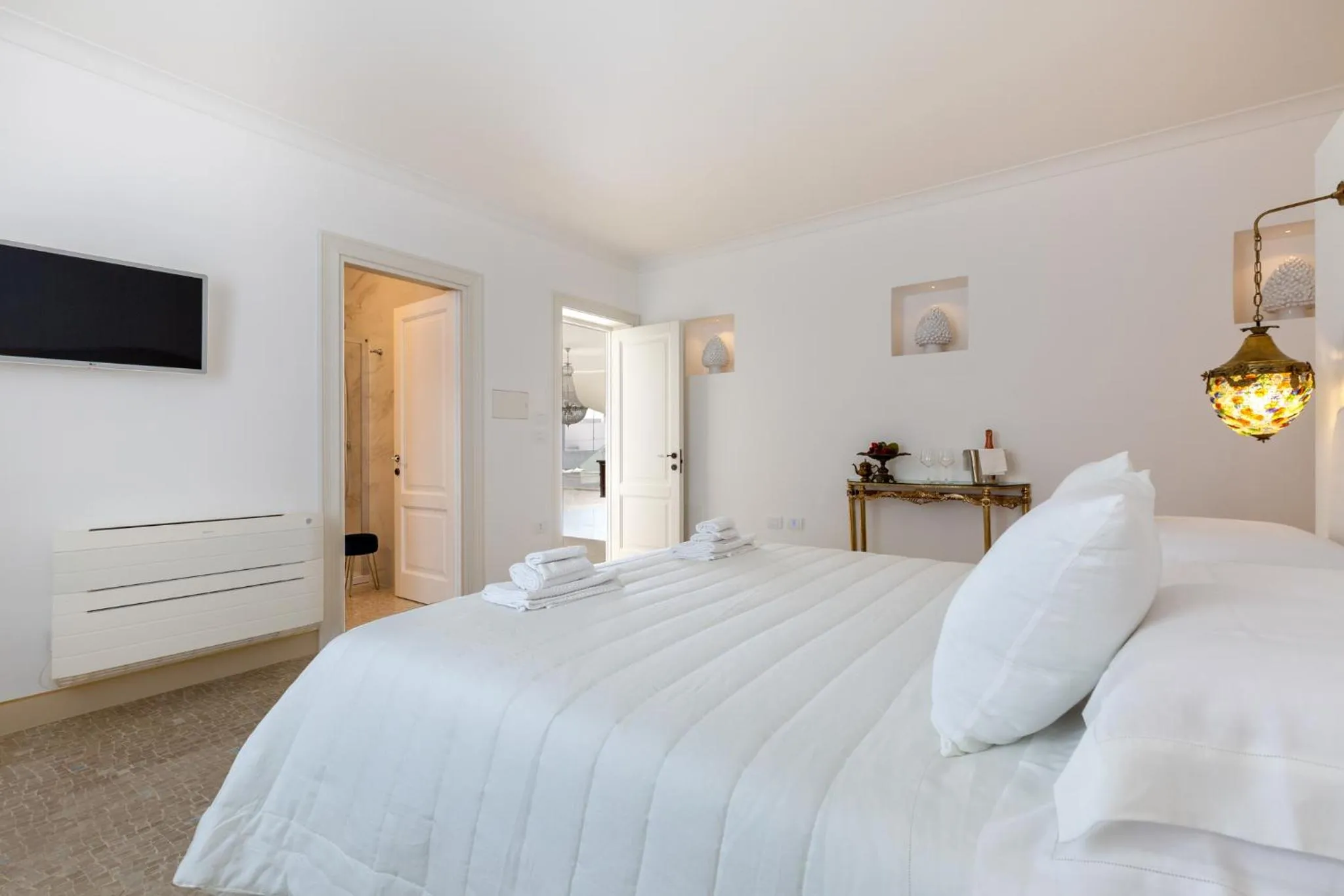 Bed in Relais Carlo Alberto