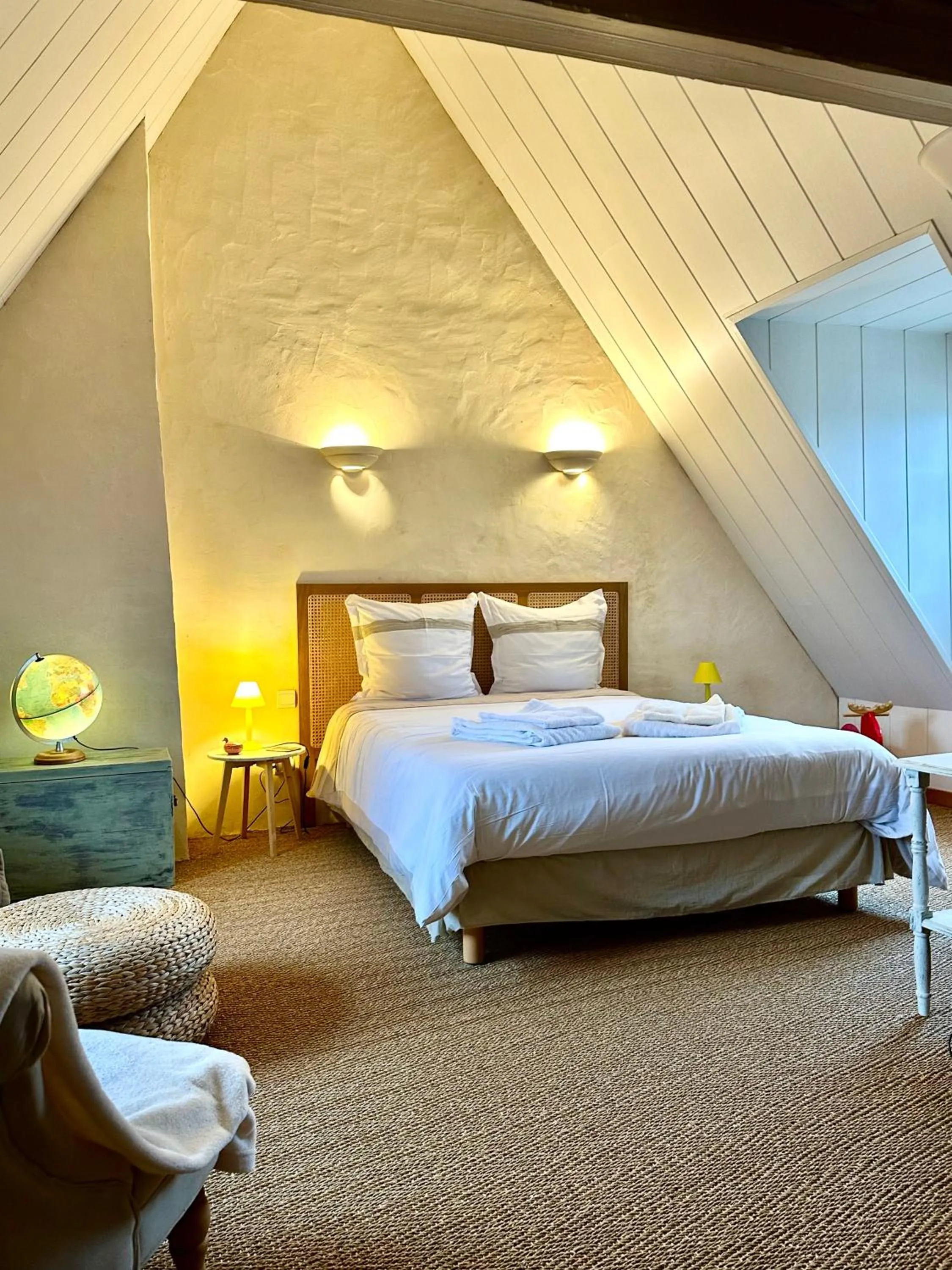 Bed in Logis Saint-Flaceau