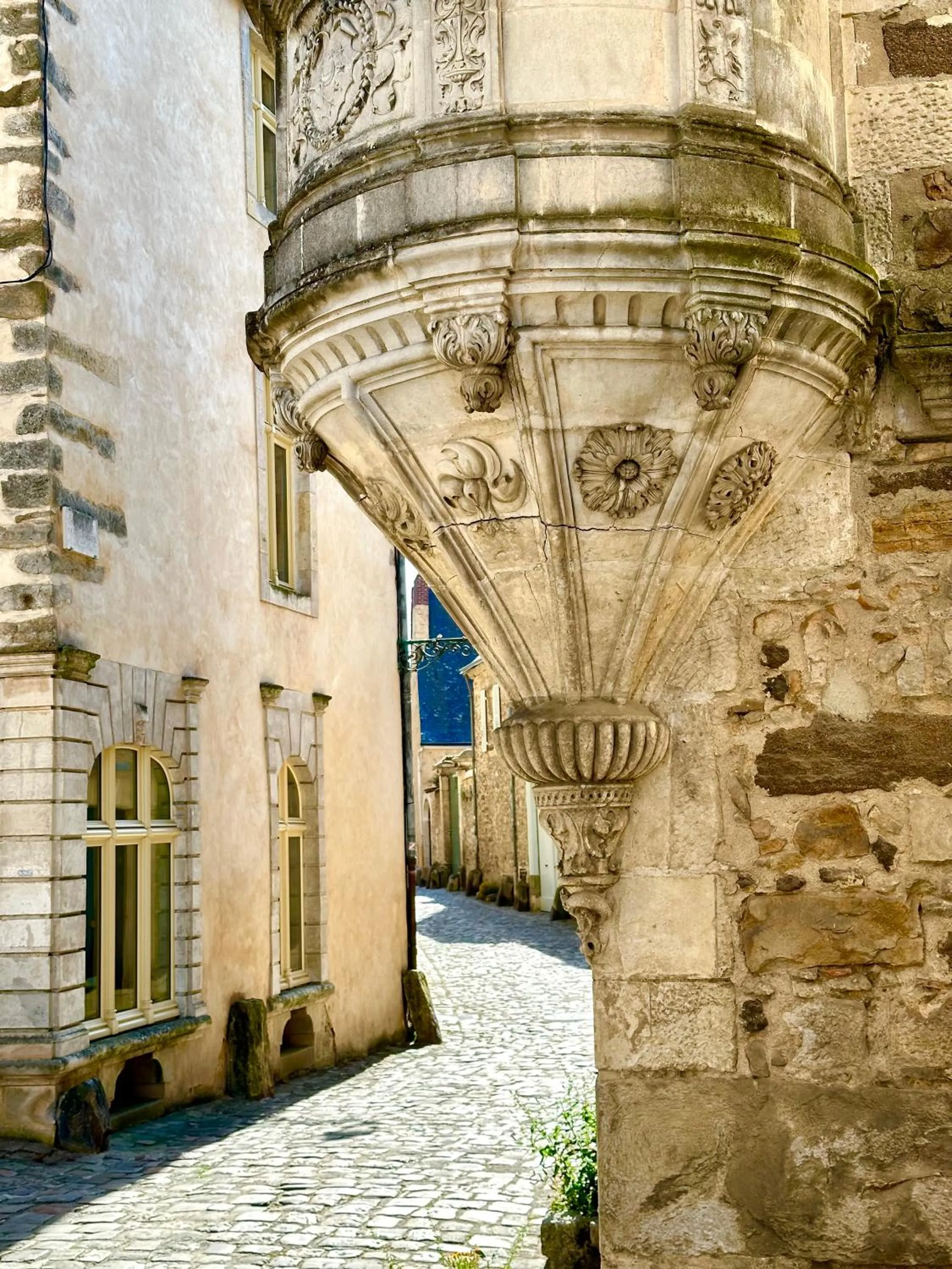 Nearby landmark in Logis Saint-Flaceau