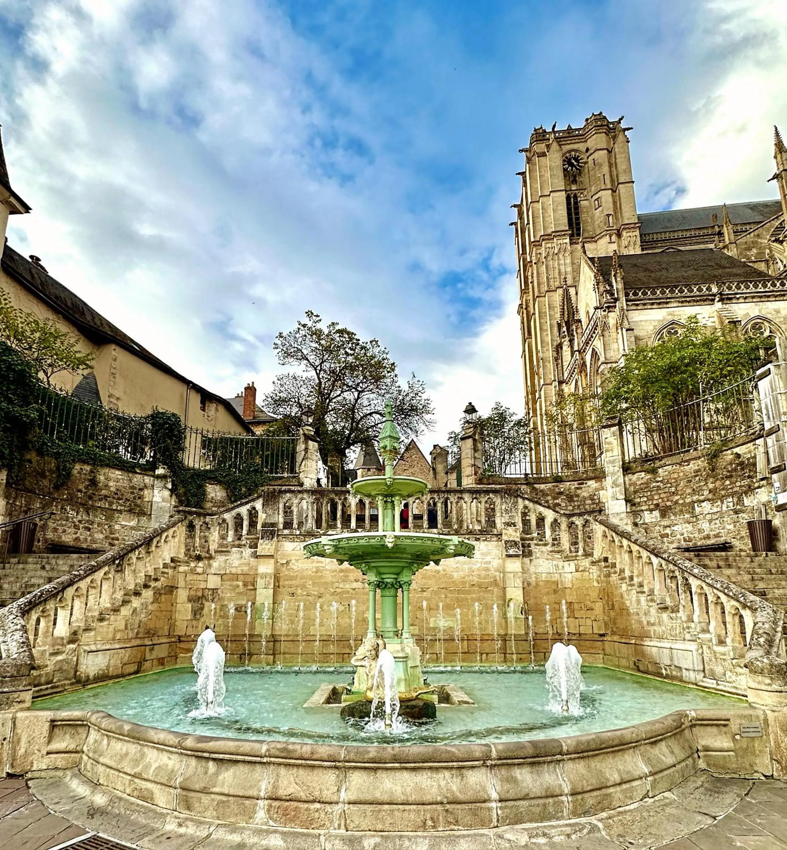 Nearby landmark in Logis Saint-Flaceau