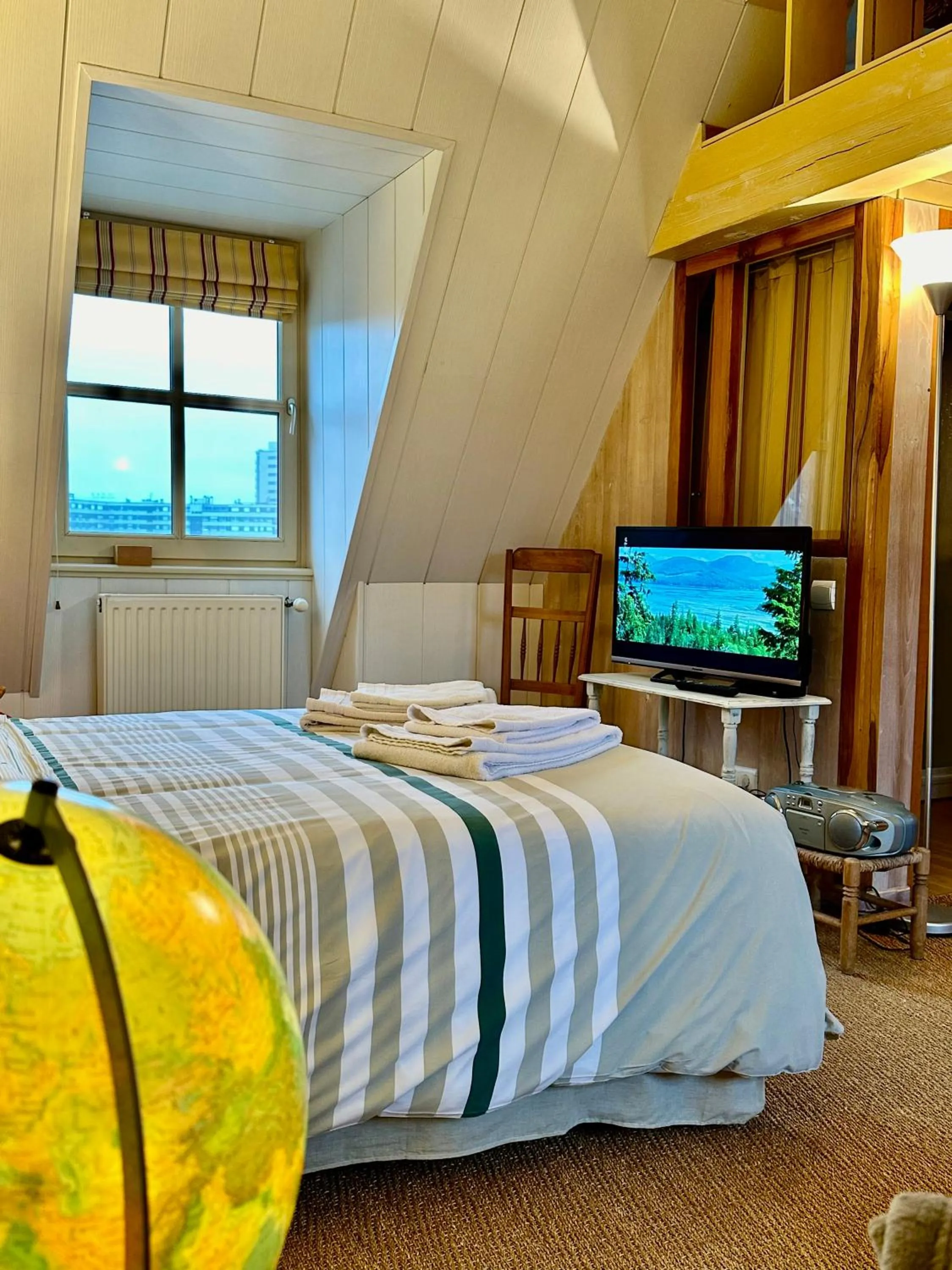 Bed in Logis Saint-Flaceau