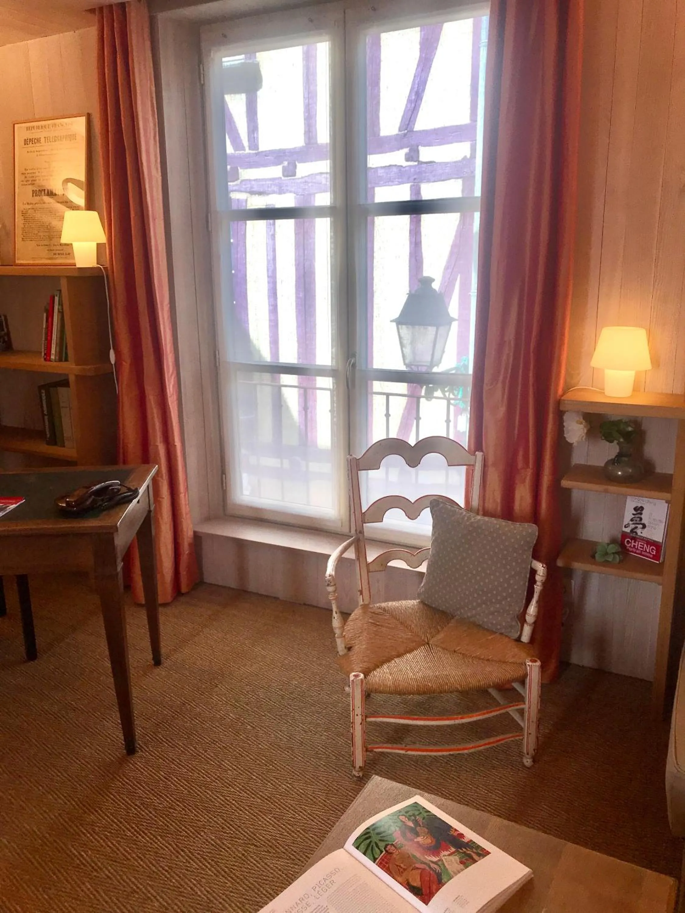 Seating area in Logis Saint-Flaceau