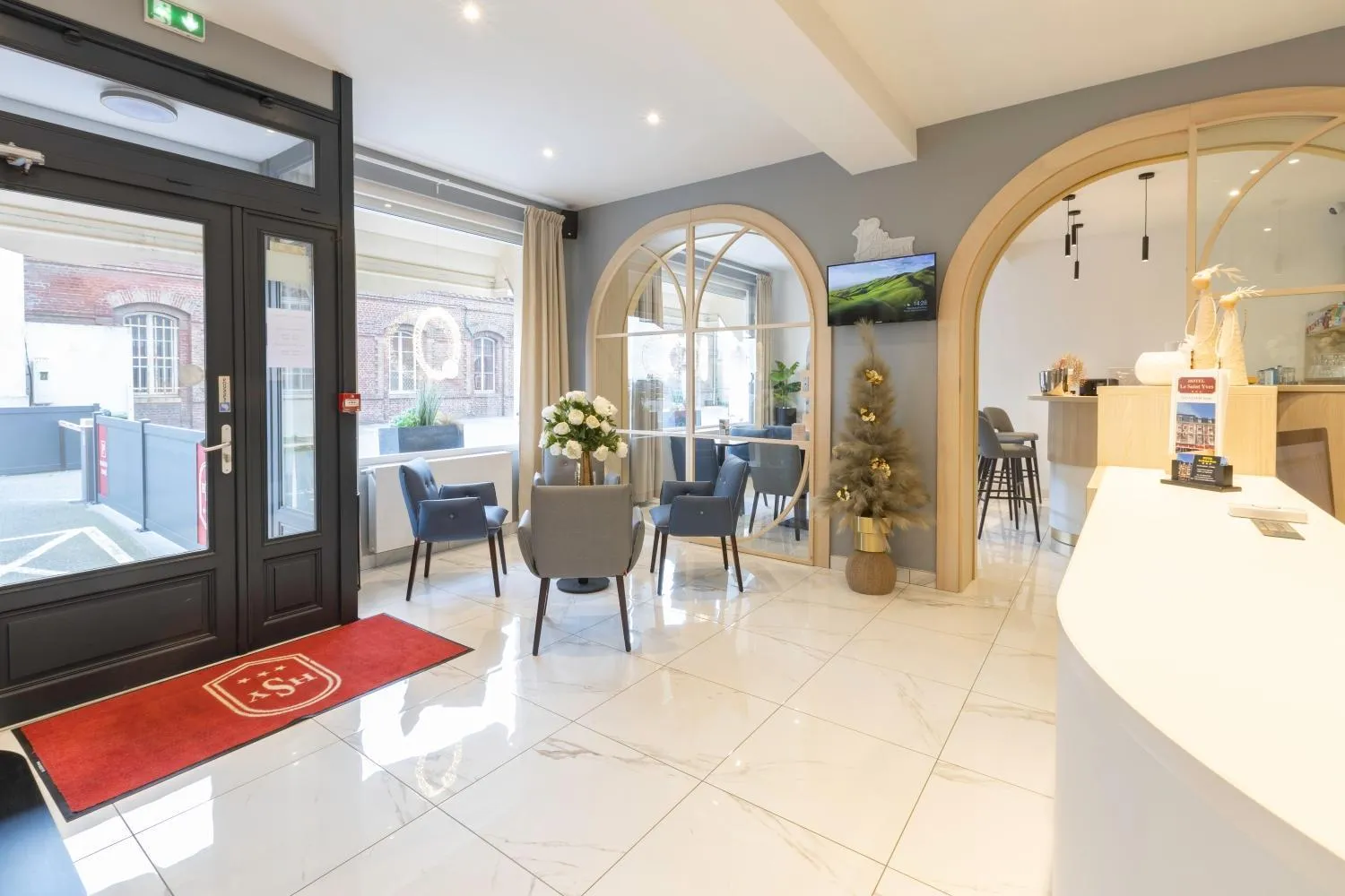 Lobby or reception in Hotel Le Saint-Yves