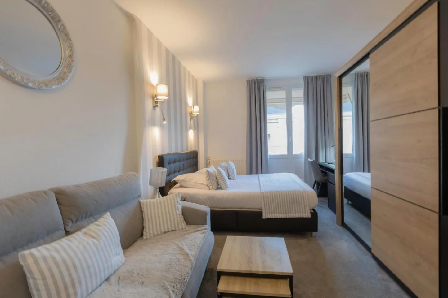 Bedroom, Bed in Hotel Le Saint-Yves