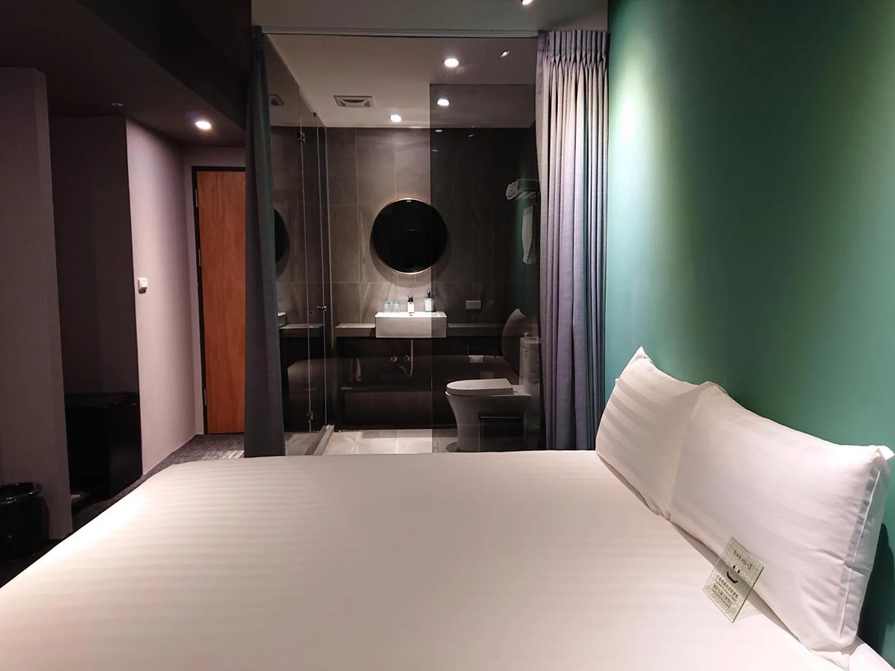 Photo of the whole room, Bed in Cho Hotel 3