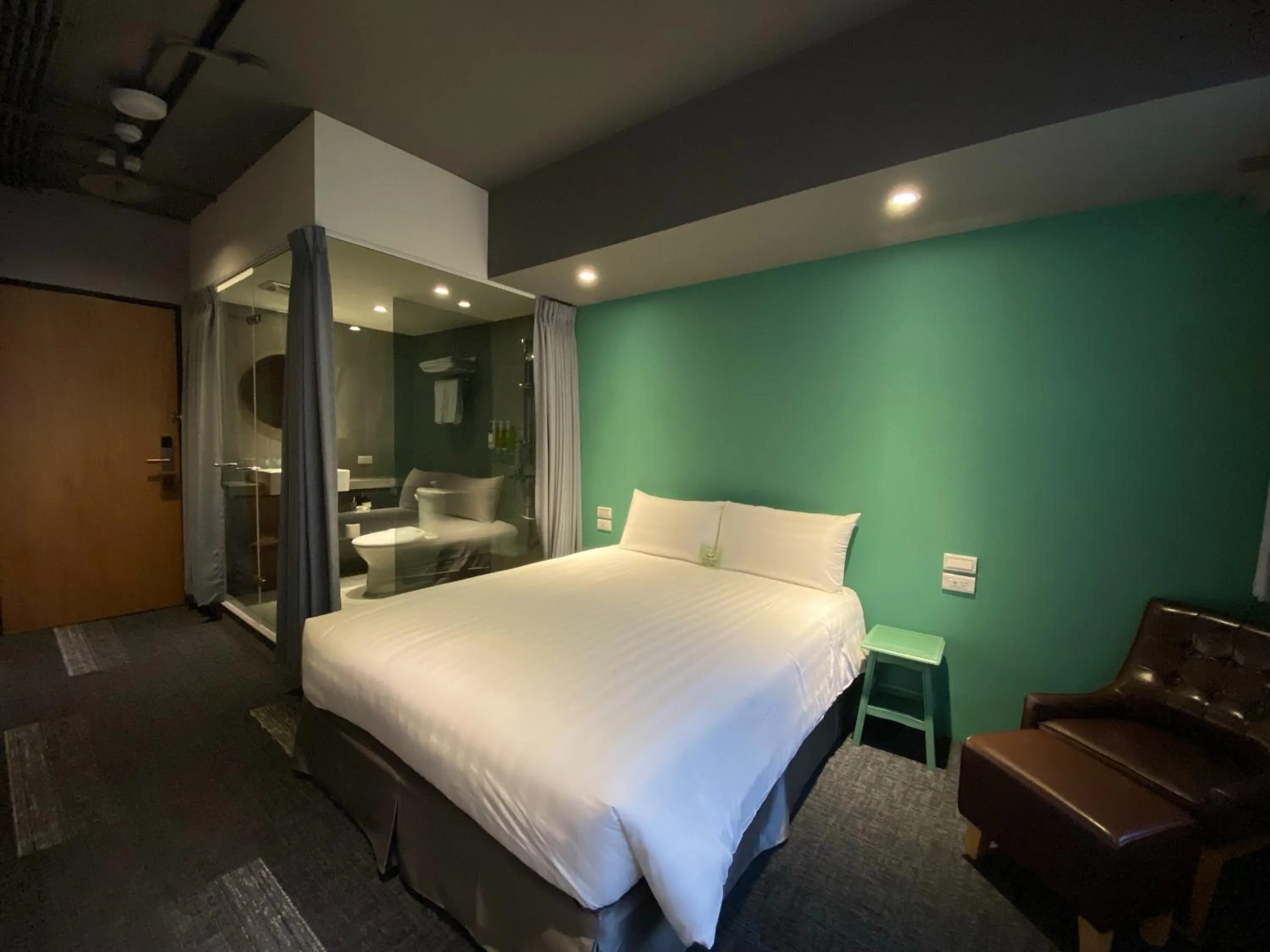 Photo of the whole room, Bed in Cho Hotel 3