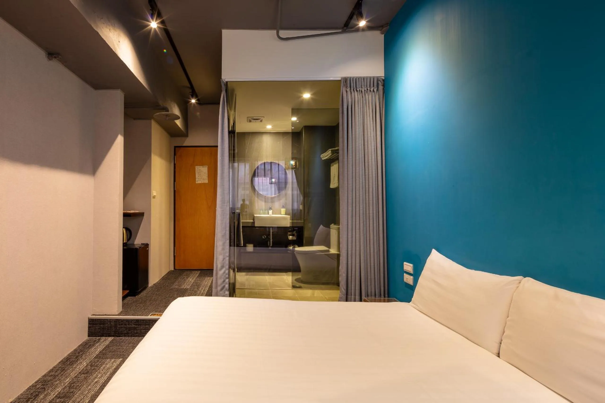 Photo of the whole room, Bed in Cho Hotel 3