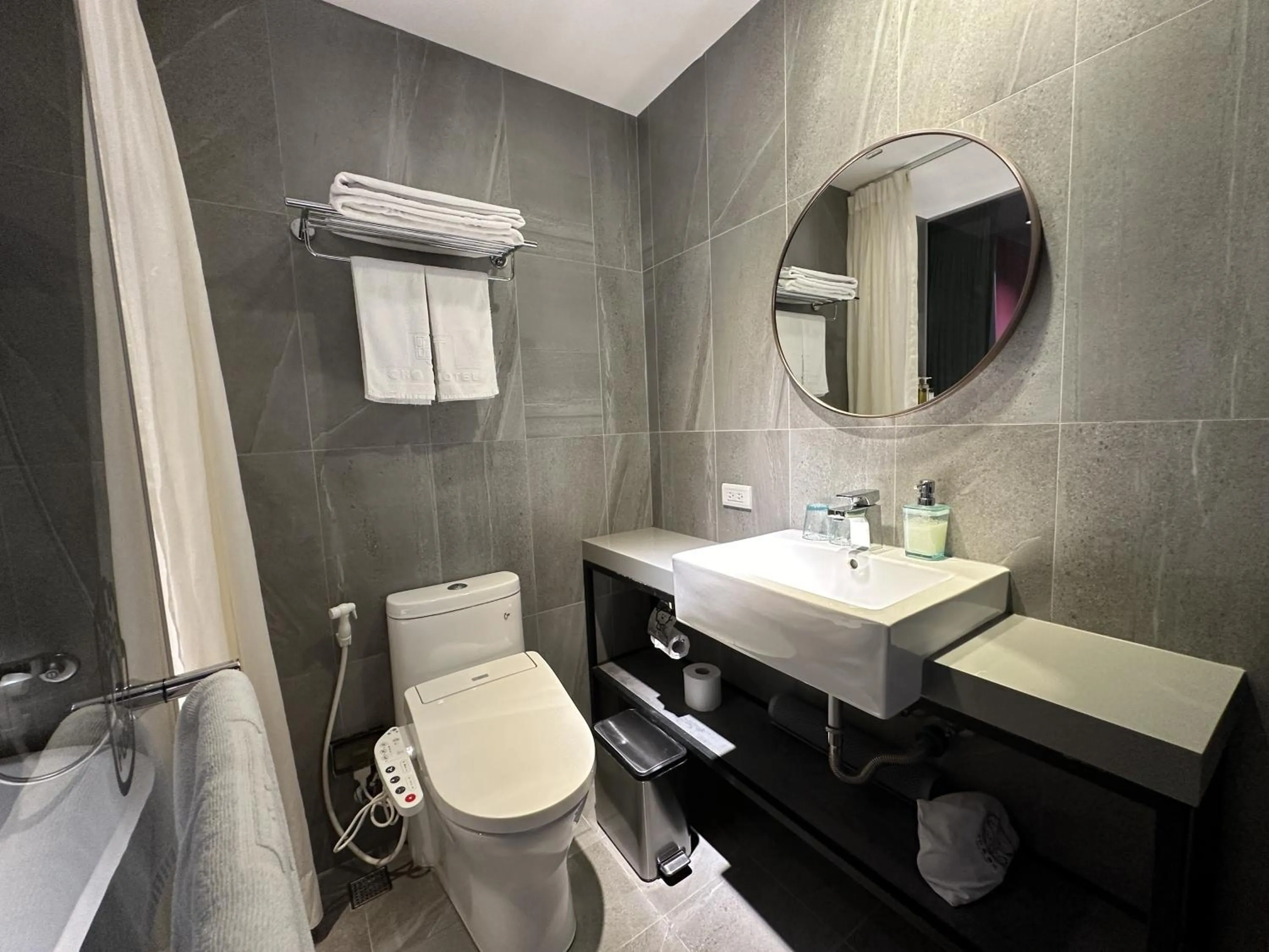 Bathroom in Cho Hotel 3