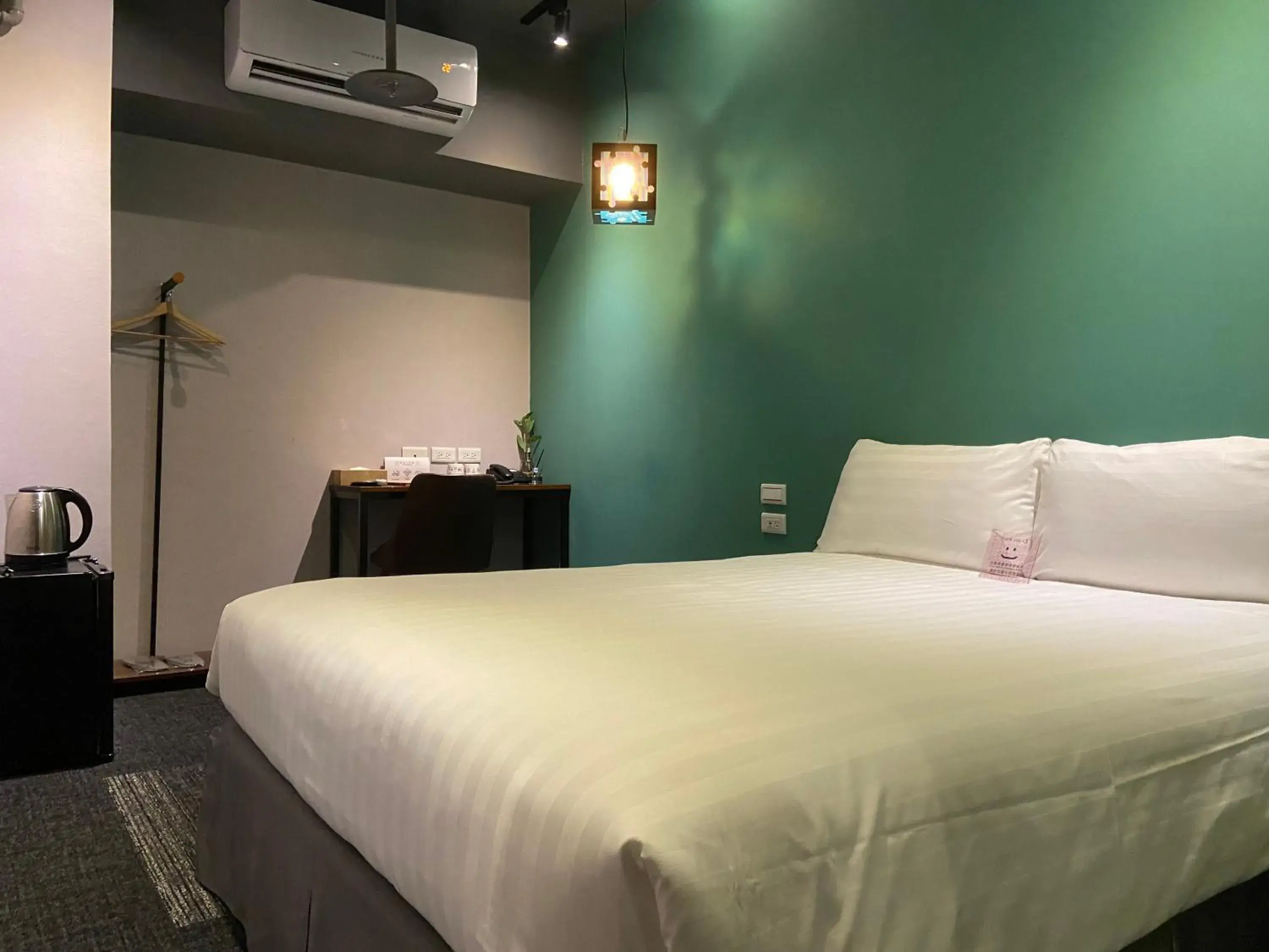 Standard Double Room - No Window in Cho Hotel 3 Standard Double Room - No Window in Cho Hotel 3