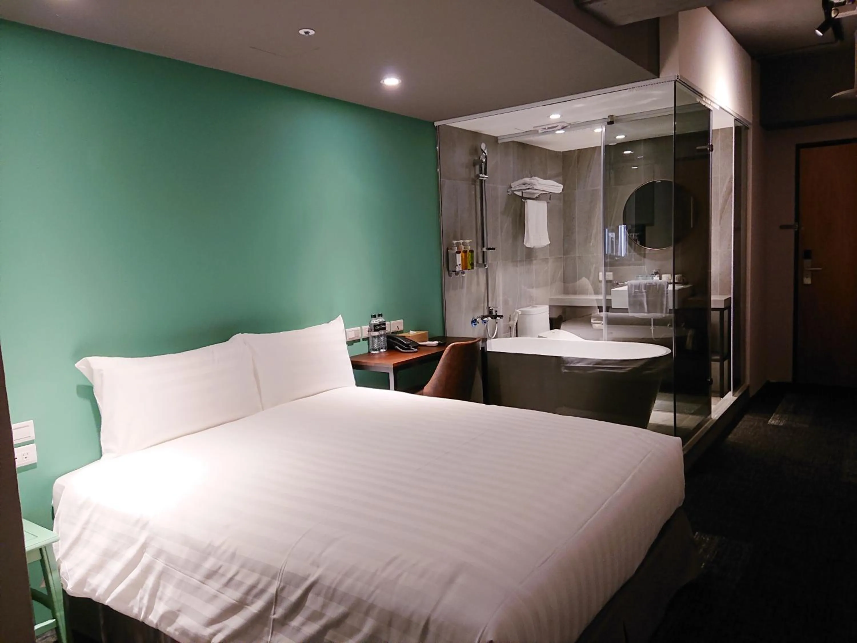 Photo of the whole room, Bed in Cho Hotel 3