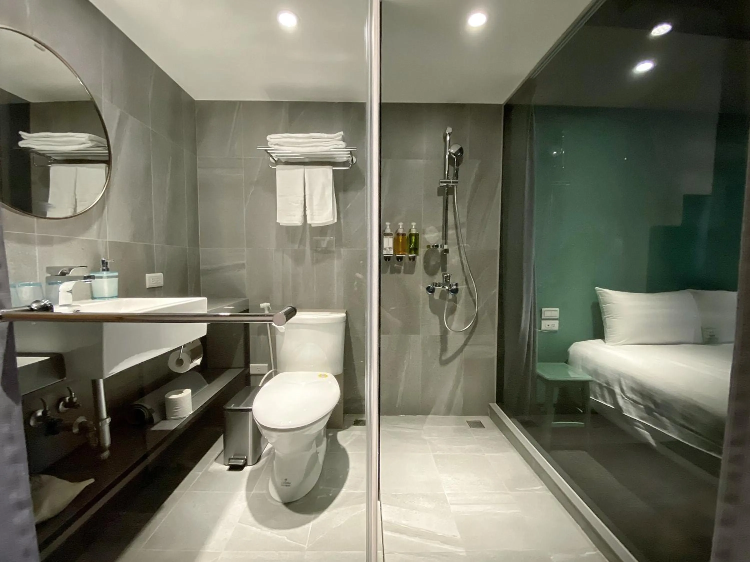 Shower, Bed in Cho Hotel 3