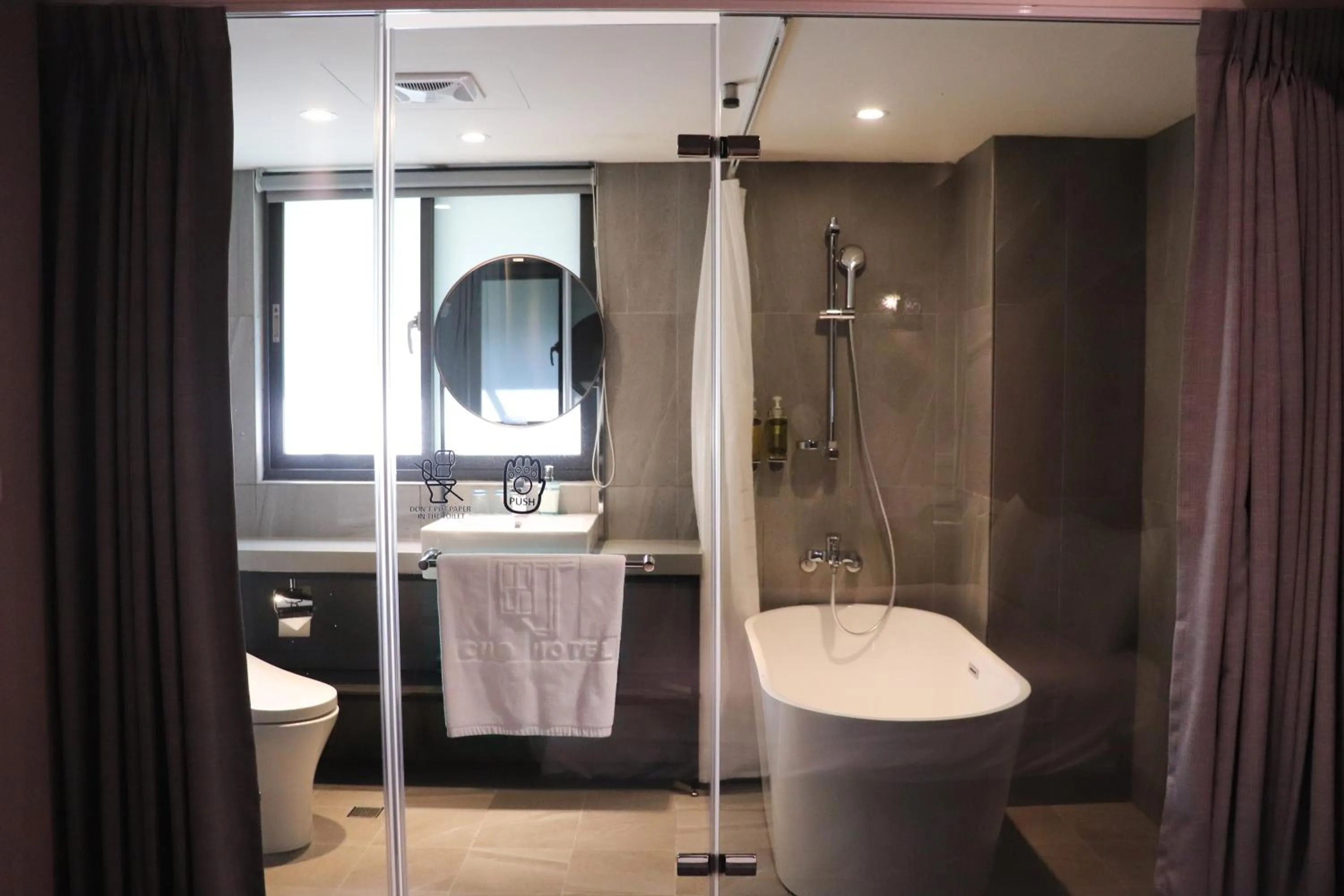 Shower in Cho Hotel 3