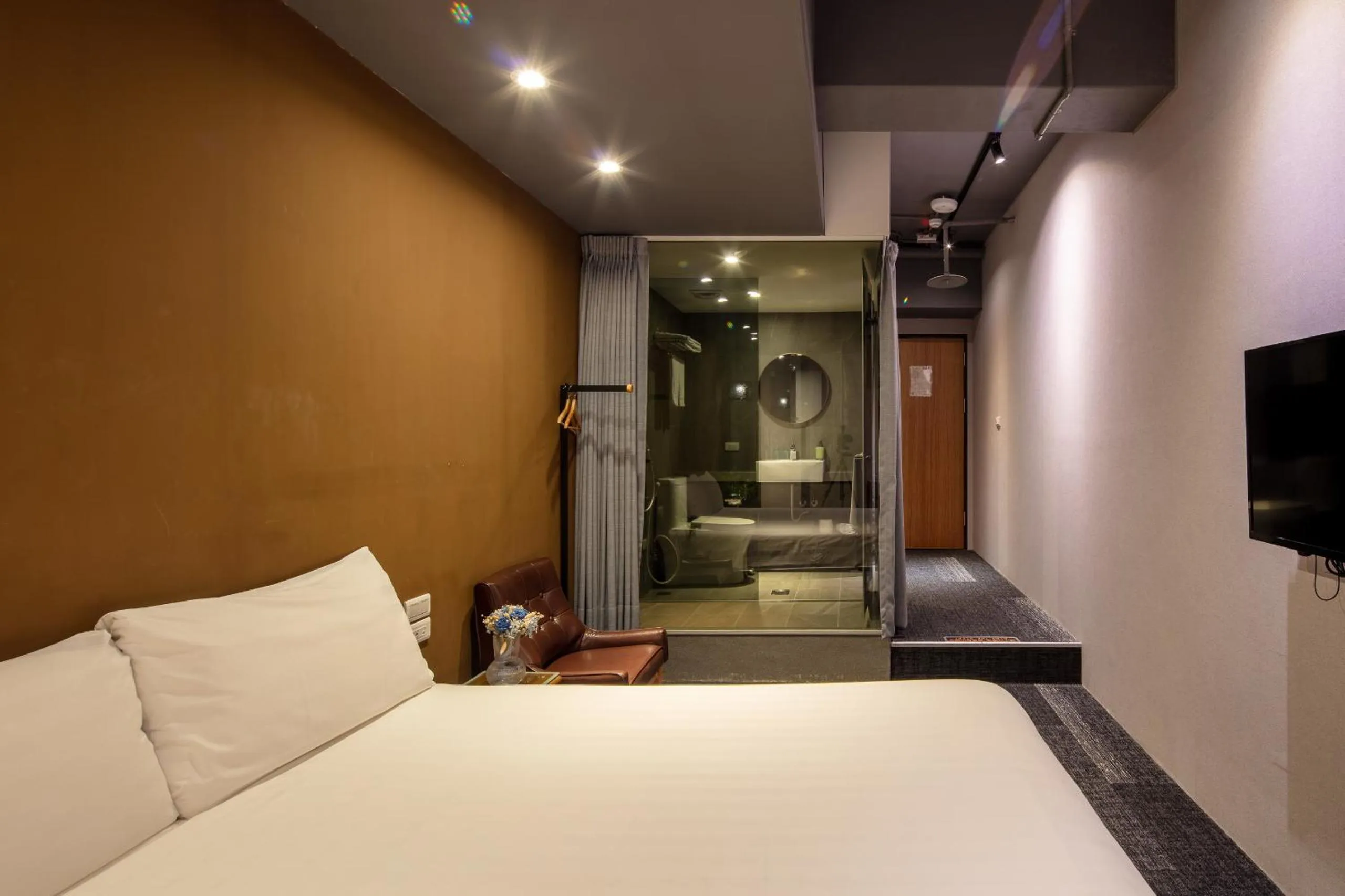 Photo of the whole room, Bed in Cho Hotel 3