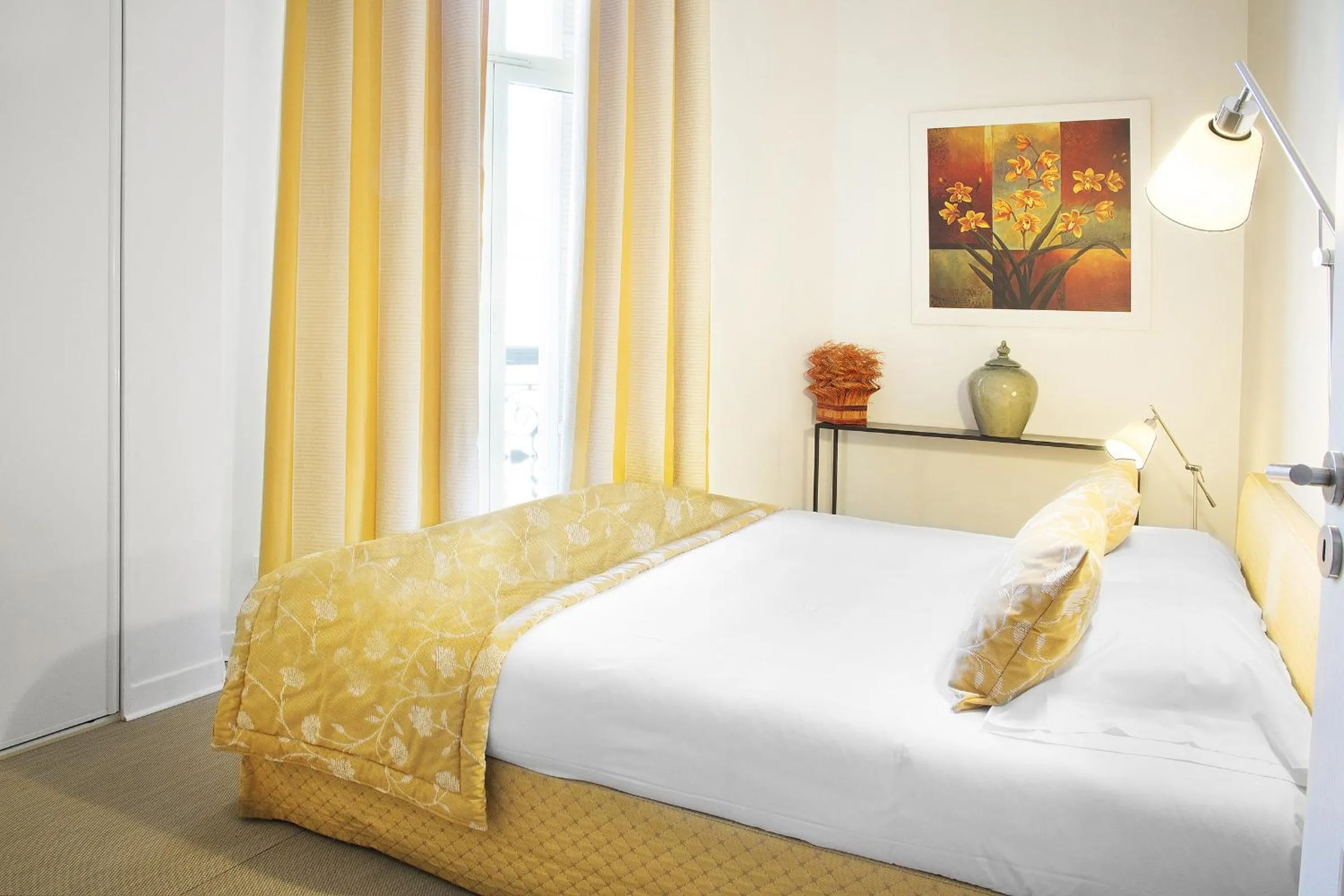 Bedroom, Bed in Cannes Croisette Prestige Apart'hotel