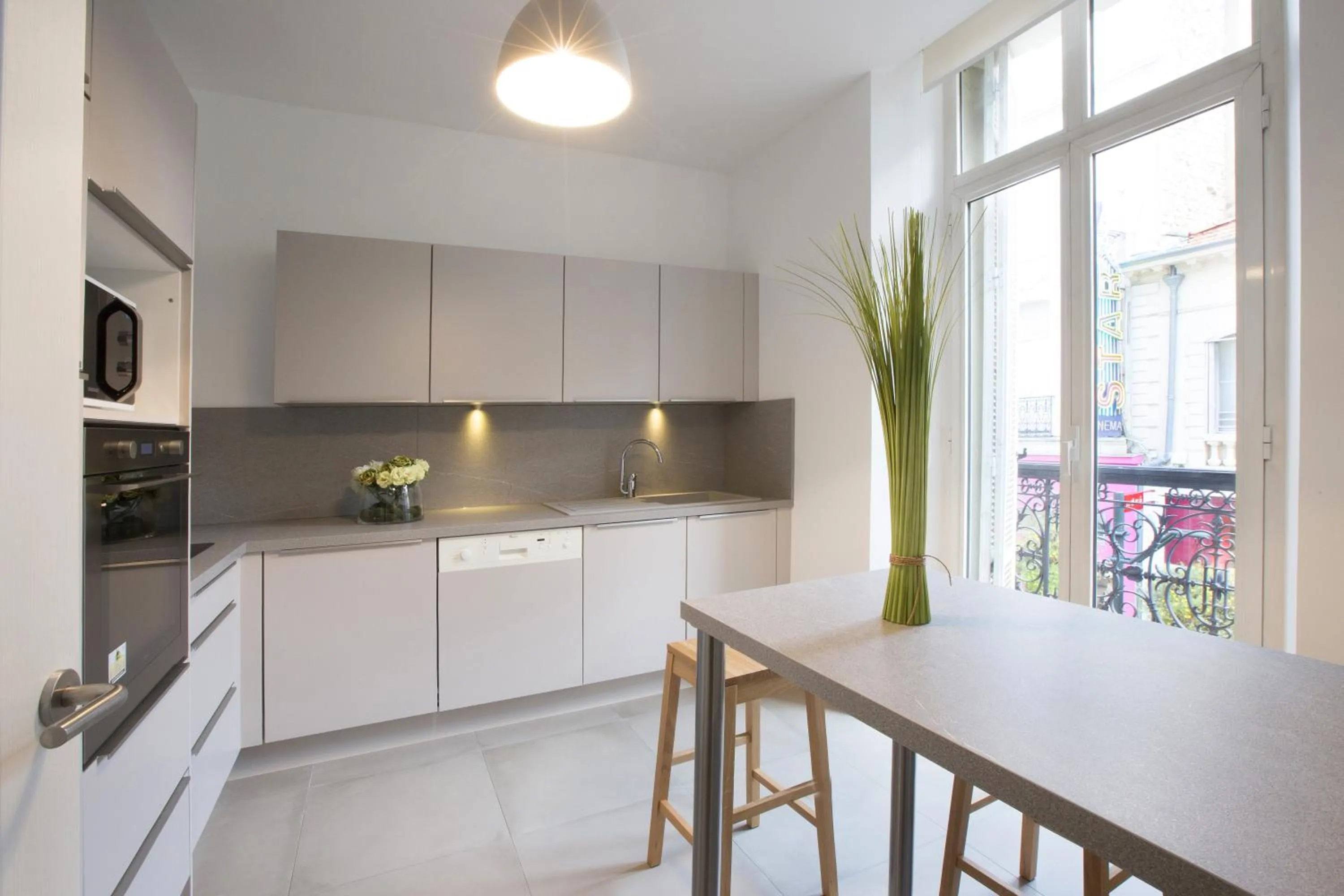 Kitchen or kitchenette in Cannes Croisette Prestige Apart'hotel