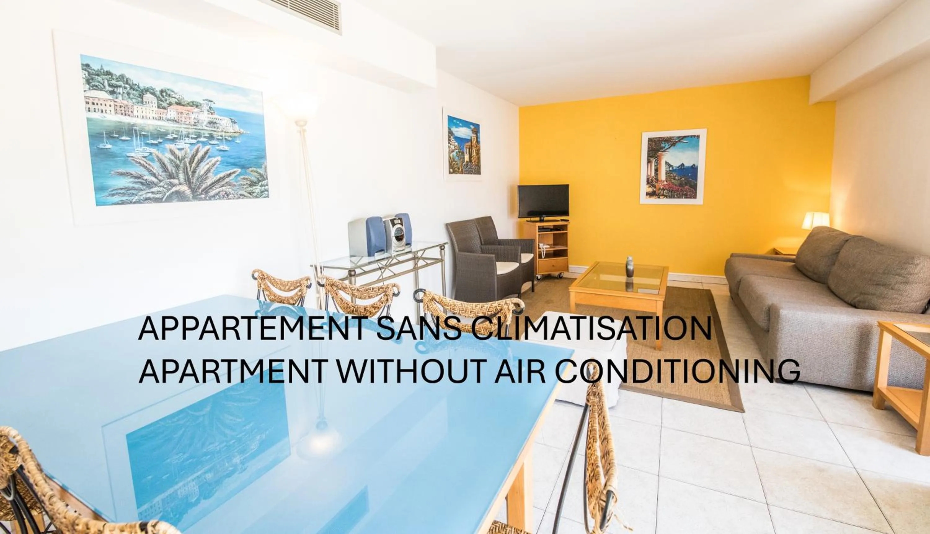 Communal lounge/ TV room in Cannes Croisette Prestige Apart'hotel