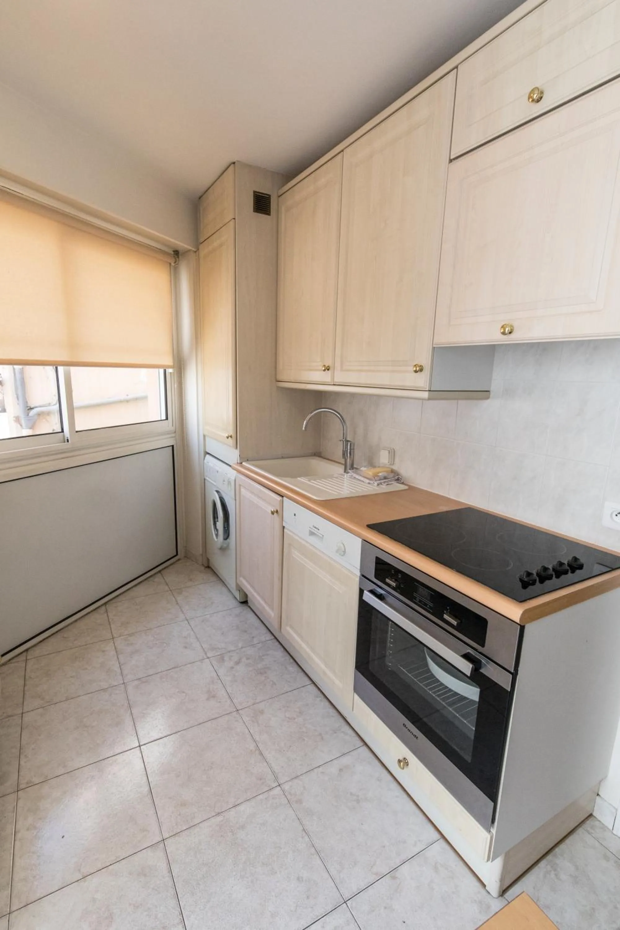 Kitchen or kitchenette in Cannes Croisette Prestige Apart'hotel