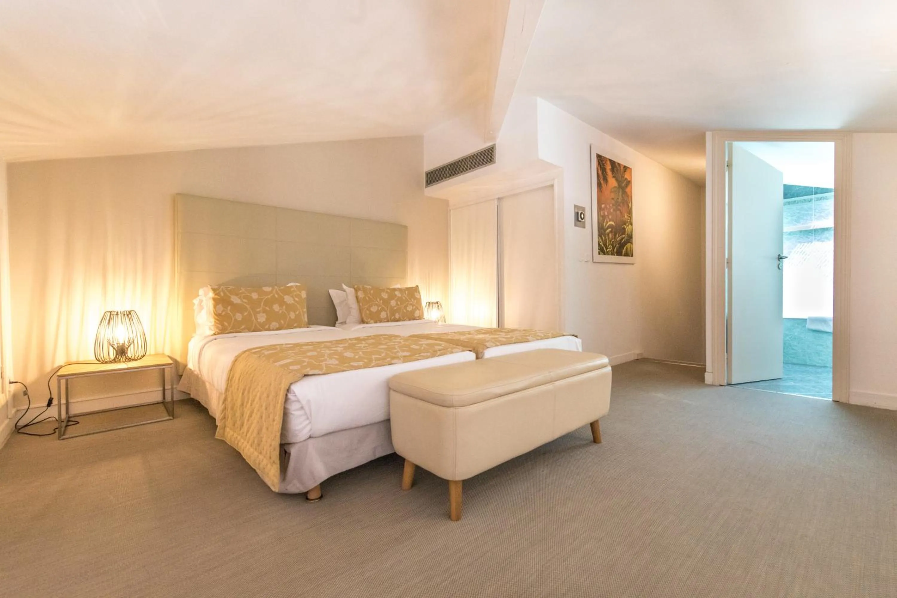 Bed in Cannes Croisette Prestige Apart'hotel
