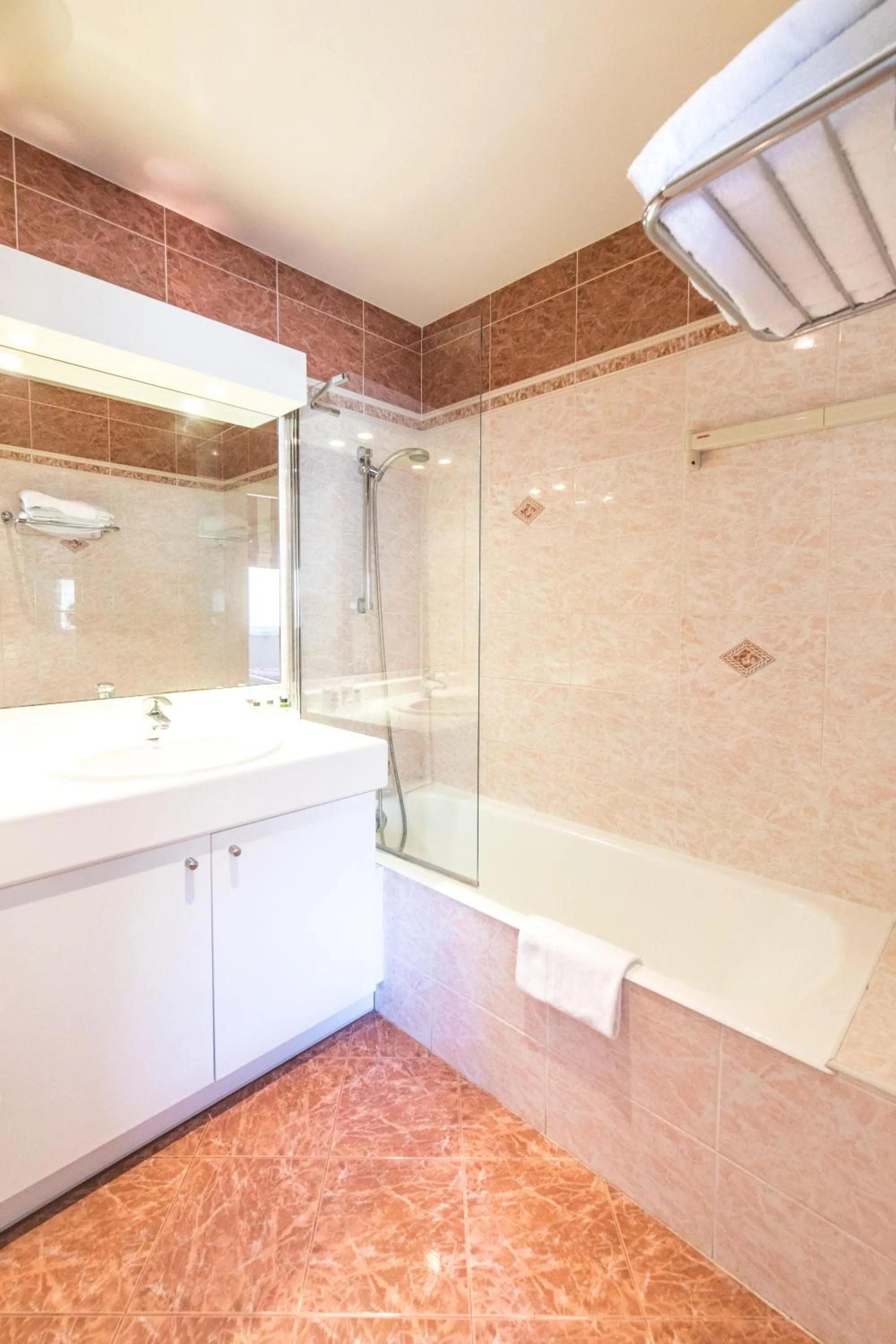 Shower in Cannes Croisette Prestige Apart'hotel