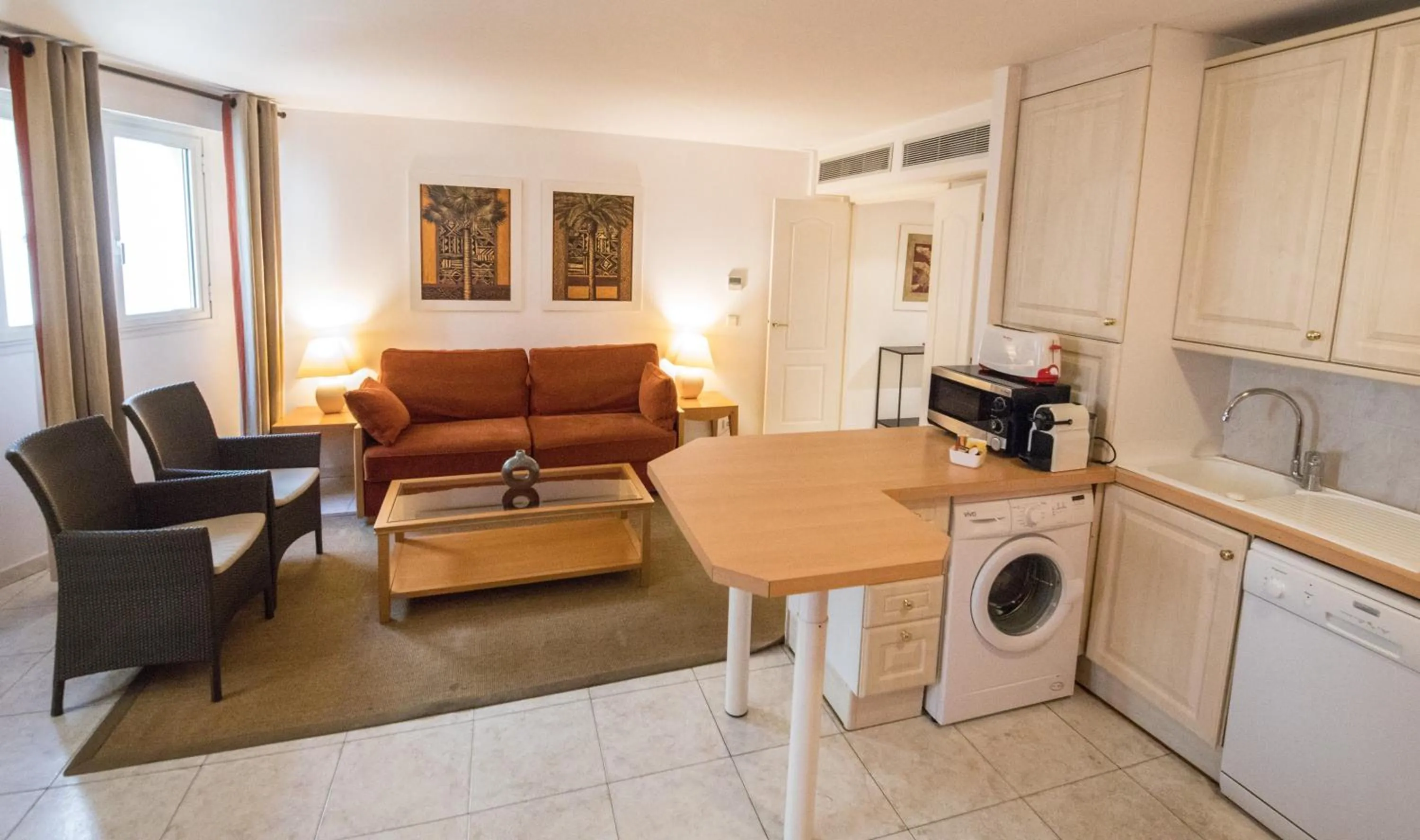 Kitchen or kitchenette in Cannes Croisette Prestige Apart'hotel