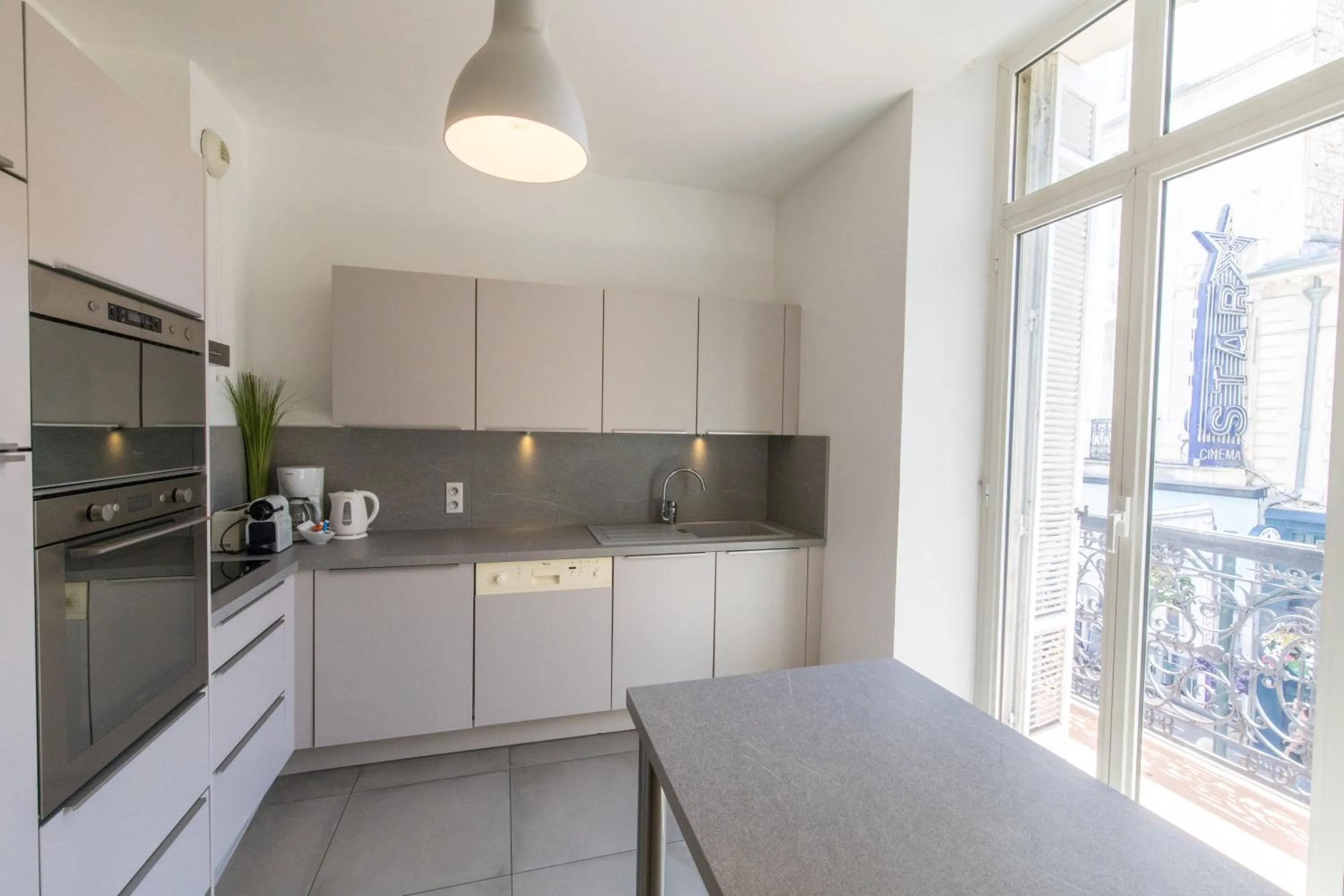 Kitchen or kitchenette in Cannes Croisette Prestige Apart'hotel