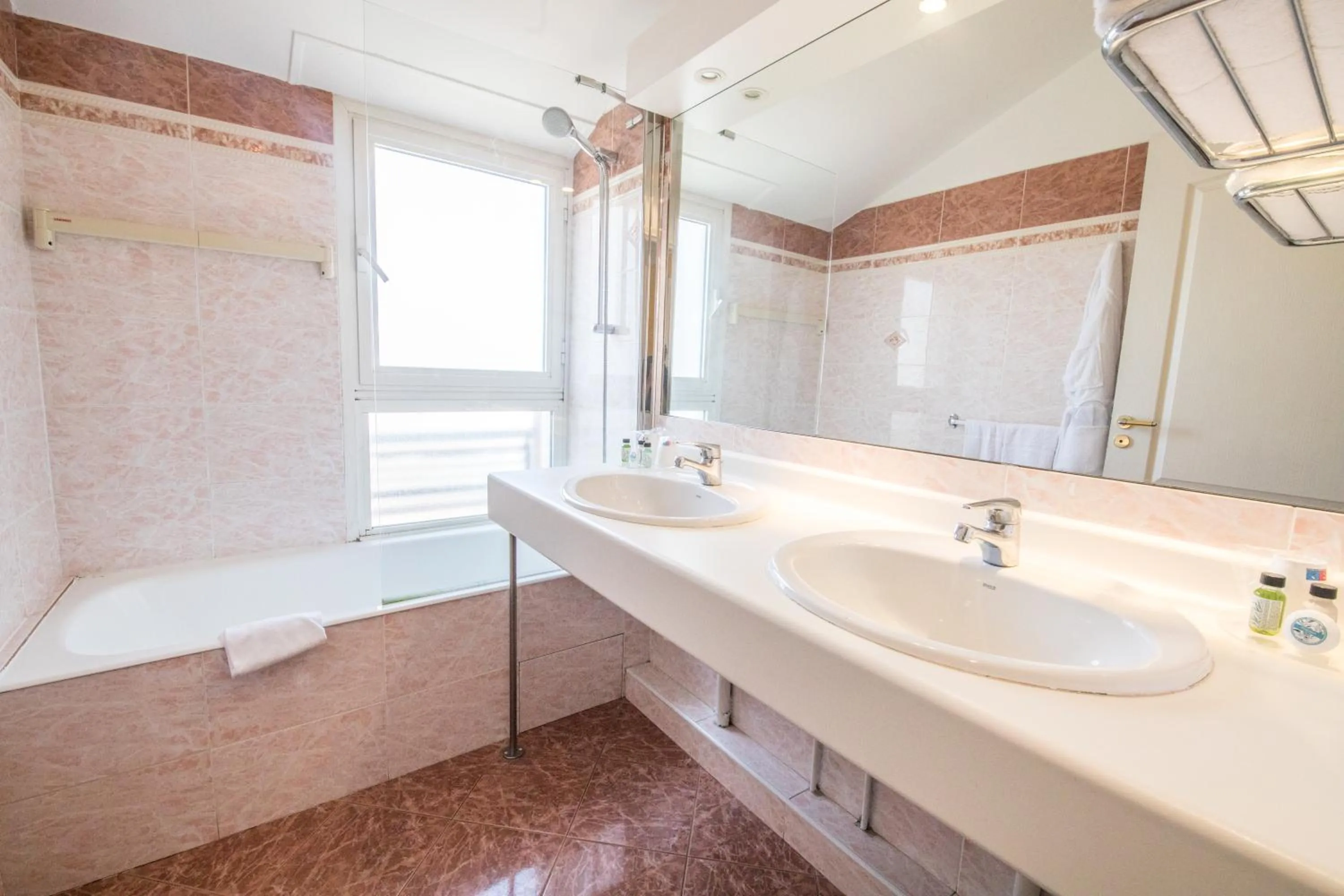 Shower in Cannes Croisette Prestige Apart'hotel