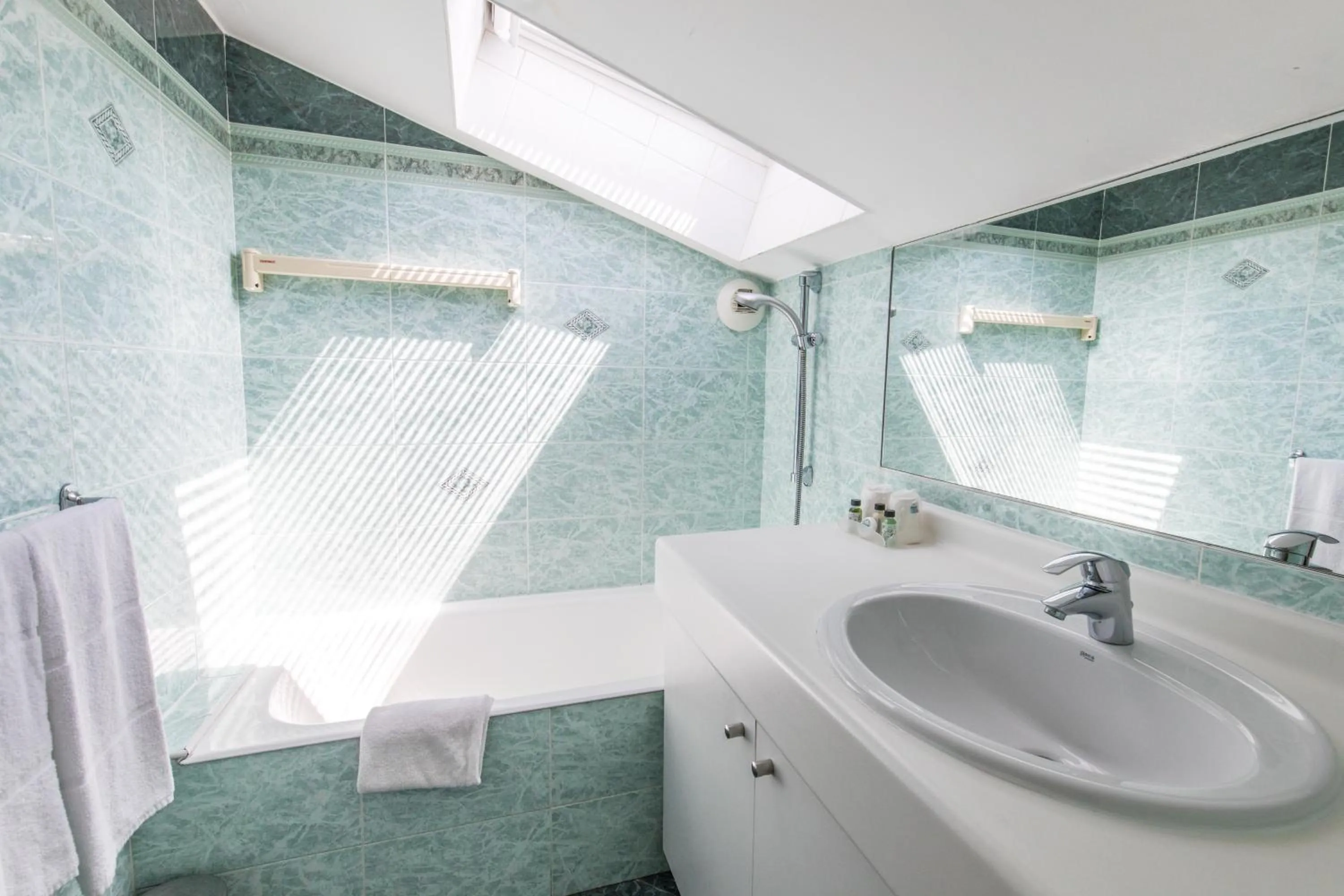 Shower in Cannes Croisette Prestige Apart'hotel