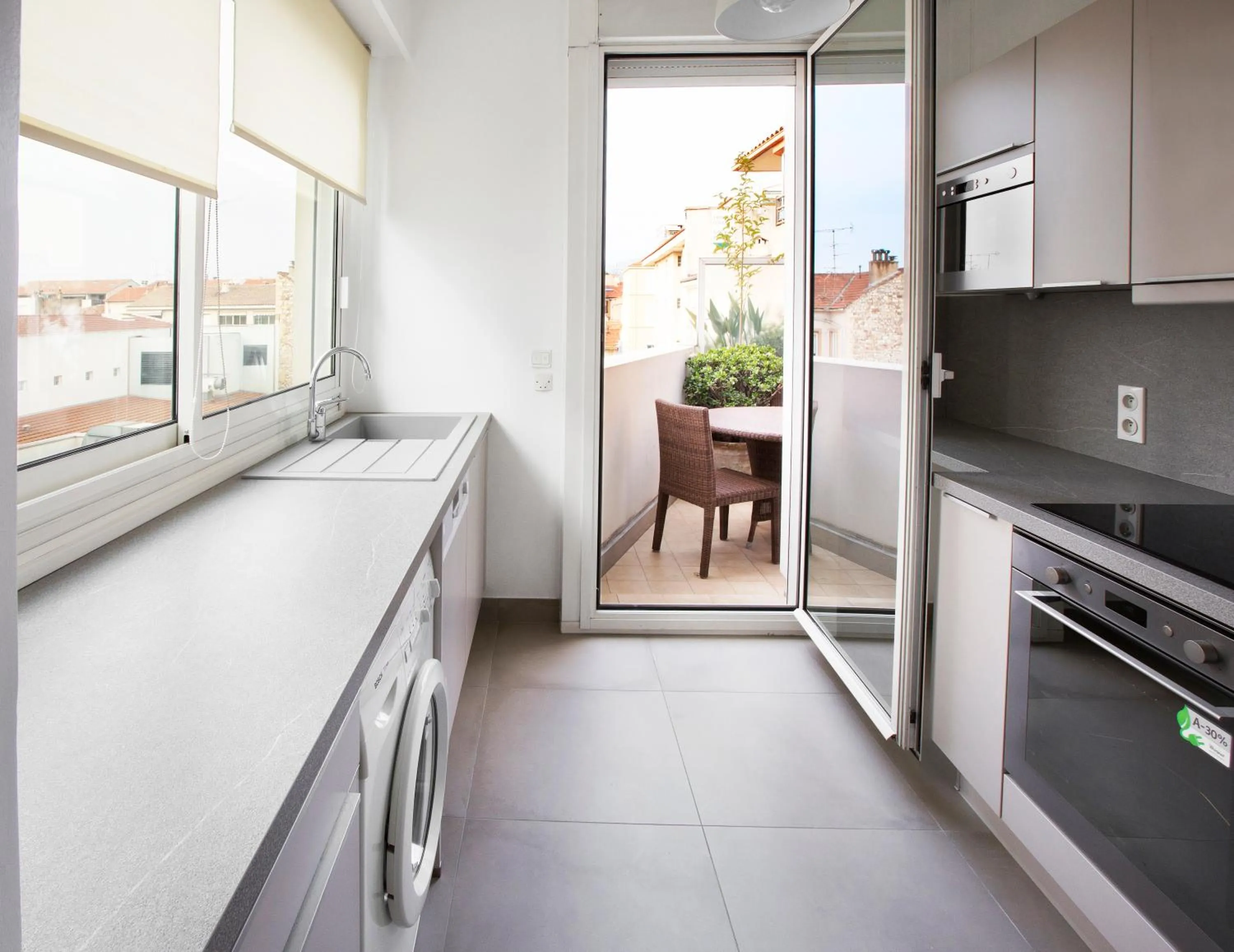 Kitchen or kitchenette in Cannes Croisette Prestige Apart'hotel