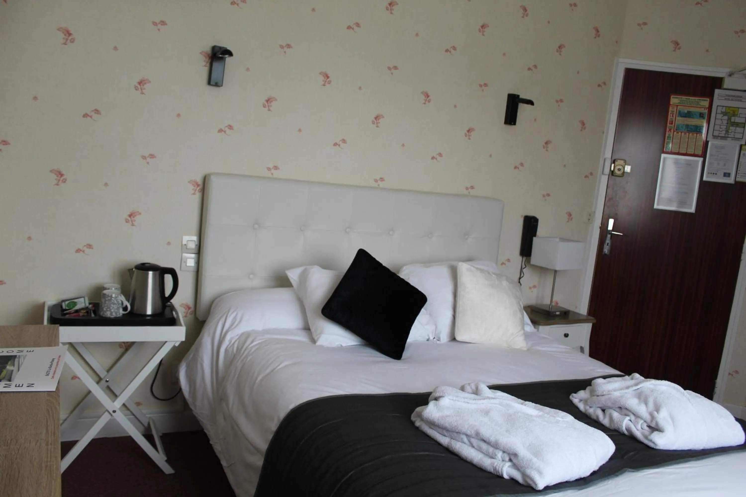 Shower in Hotel de L'Europe, La Roche-Posay