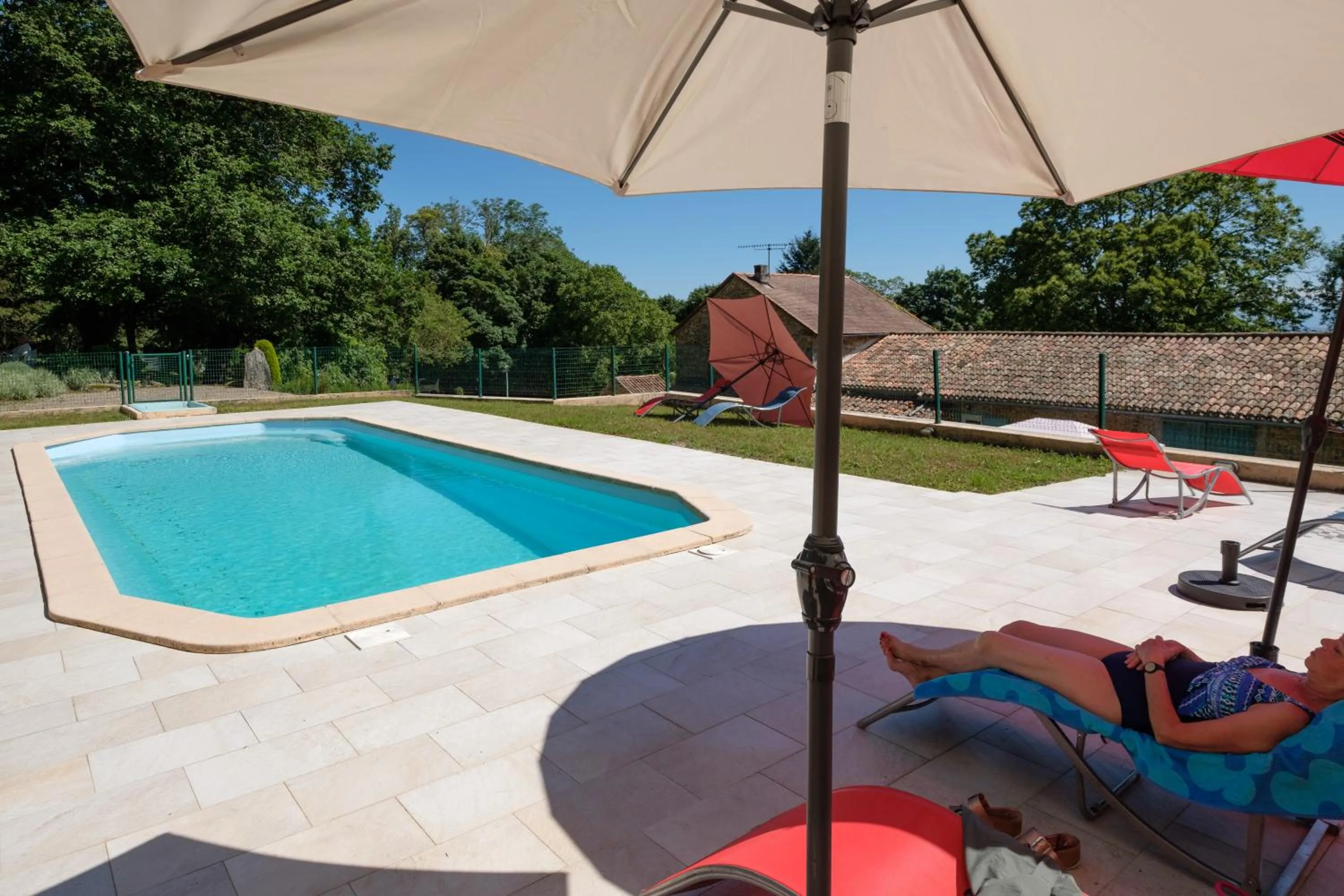 Pool view in Domaine de Malouziès