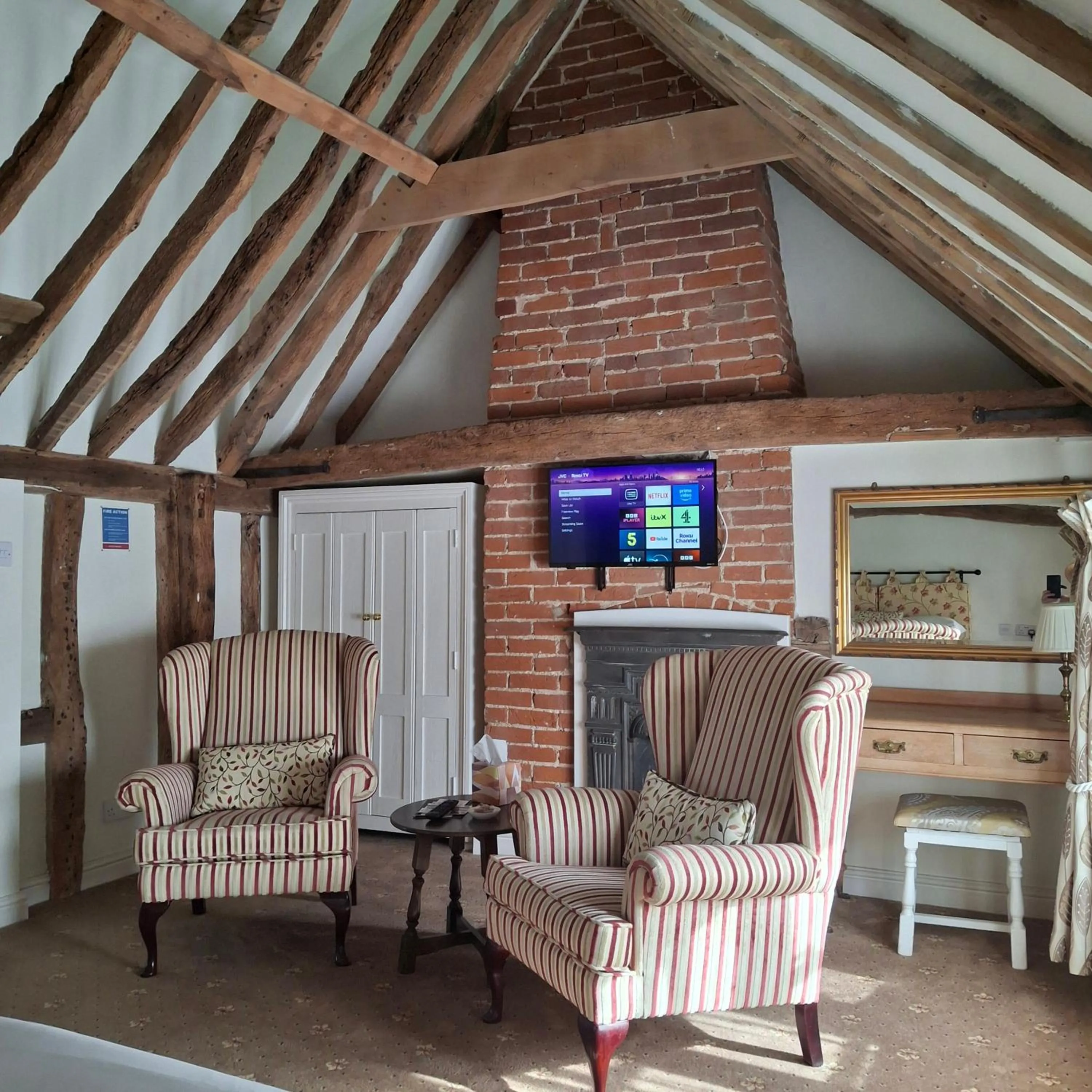 TV and multimedia in The Abbey Hotel & Apartments