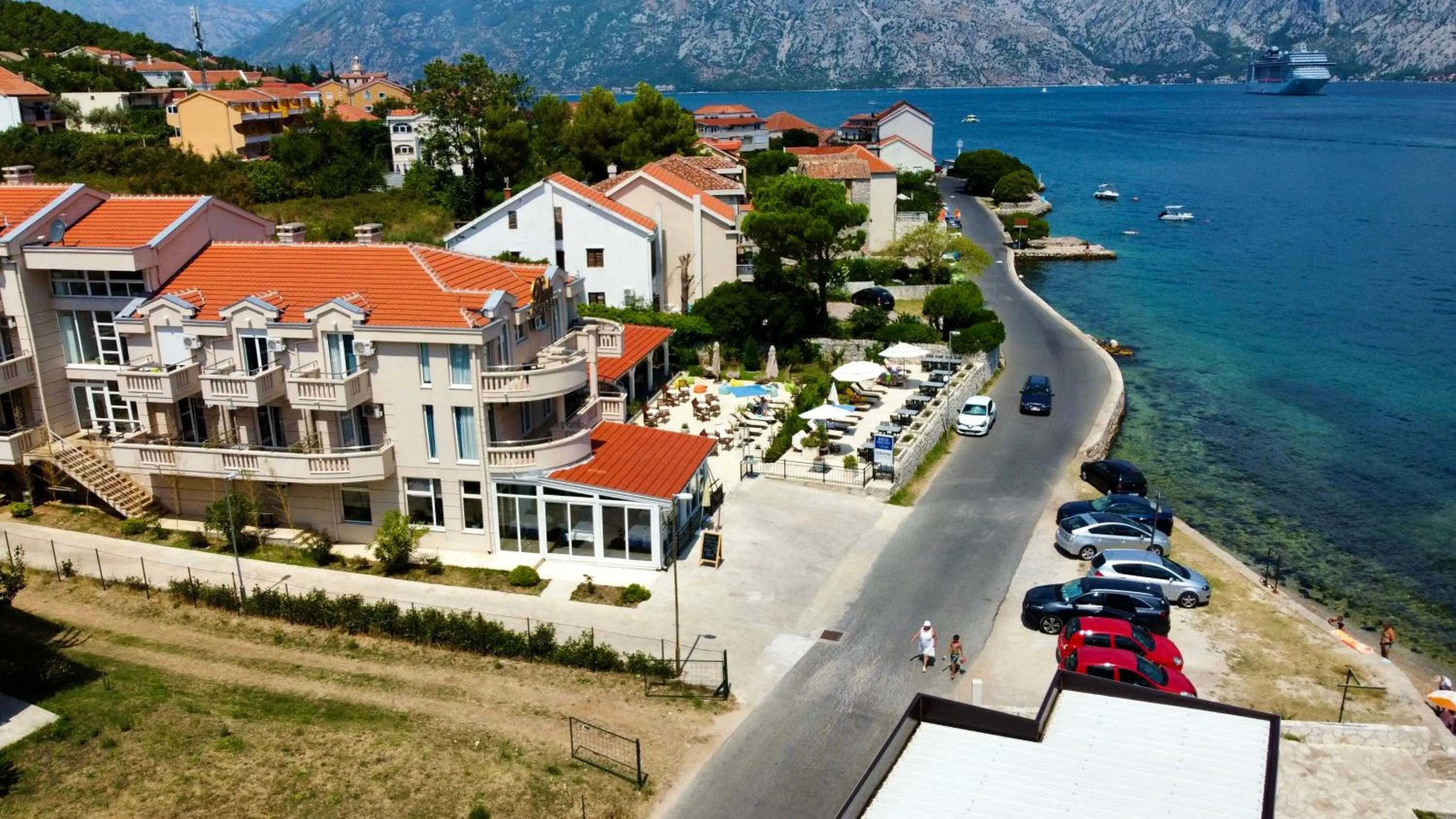 Property building in Montebay Perla