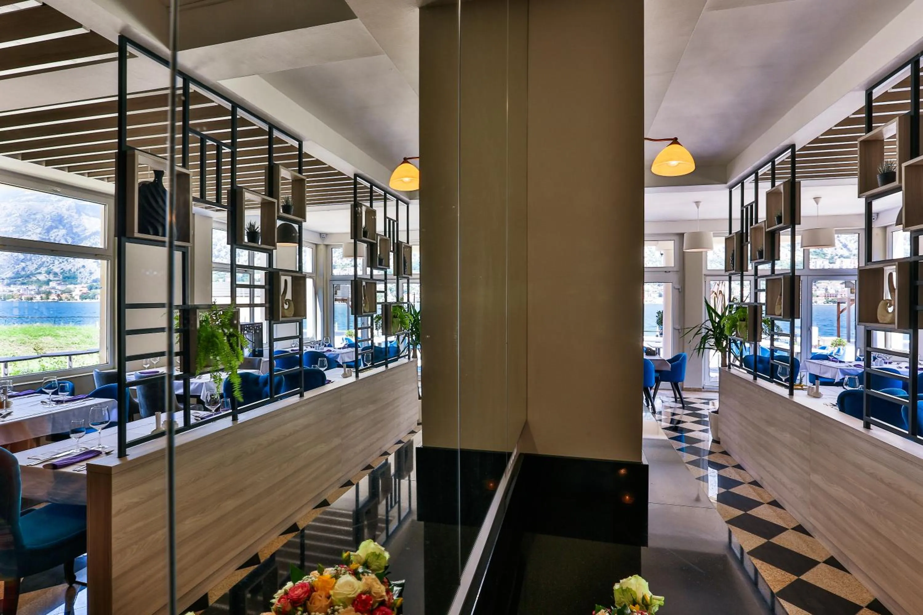 Restaurant/places to eat in Montebay Perla