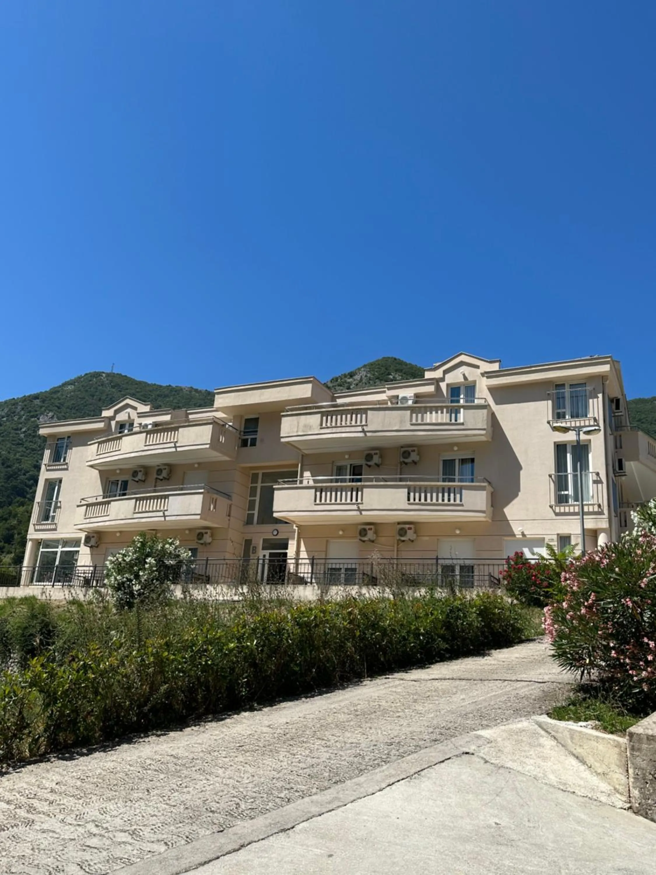 Property building in Montebay Perla