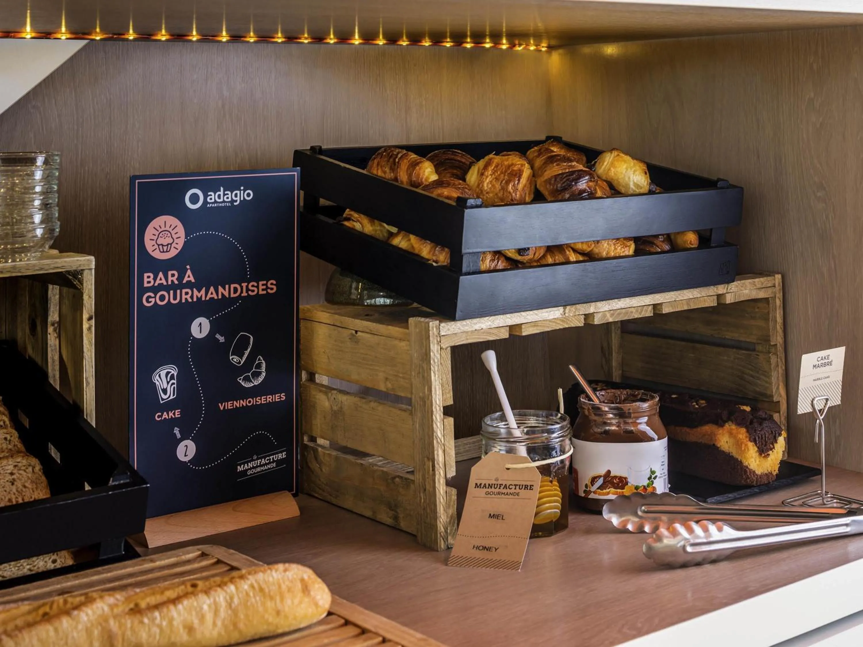 Breakfast in Aparthotel Adagio Access Paris La Villette