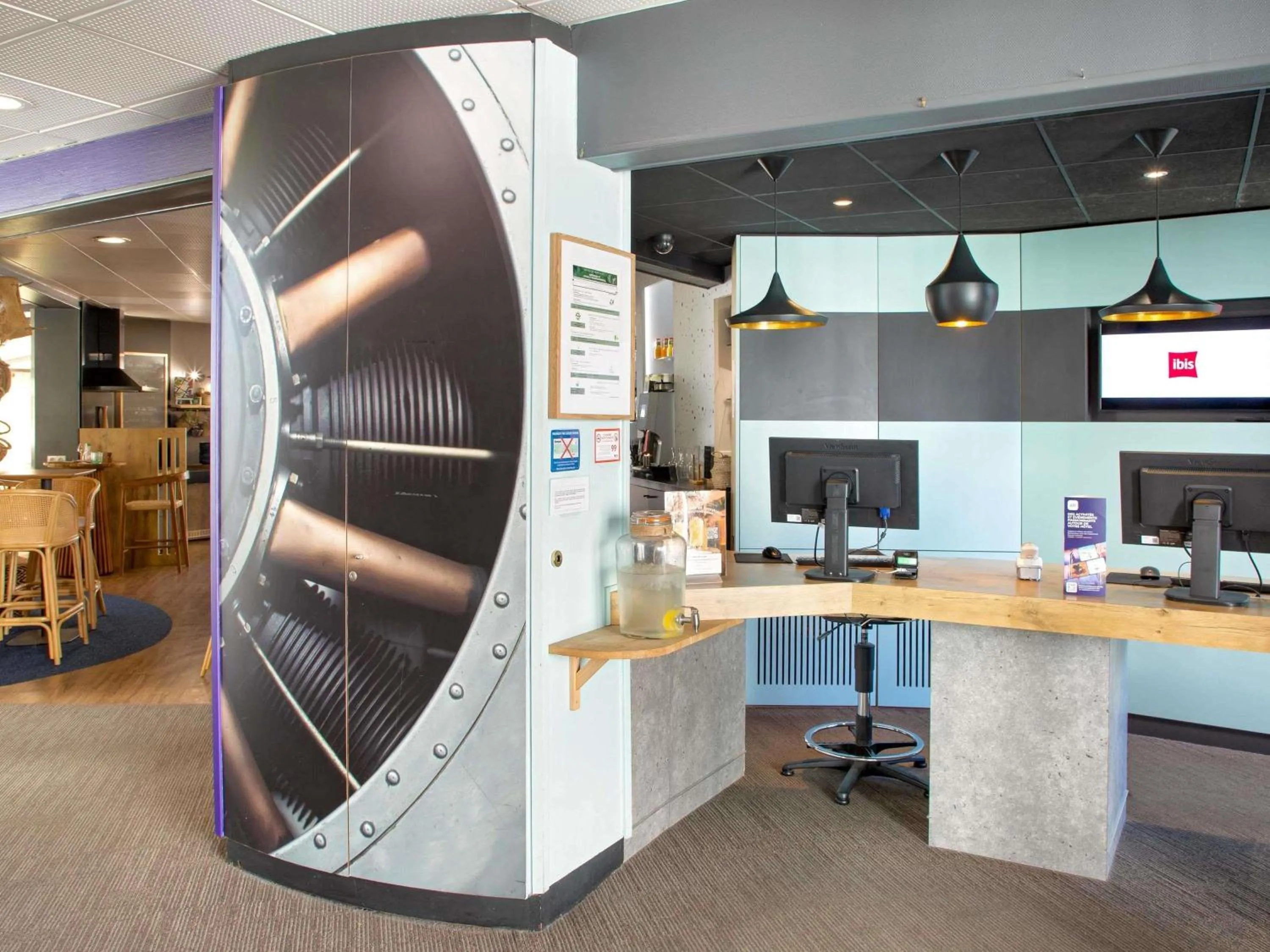 Property building in ibis Salon de Provence