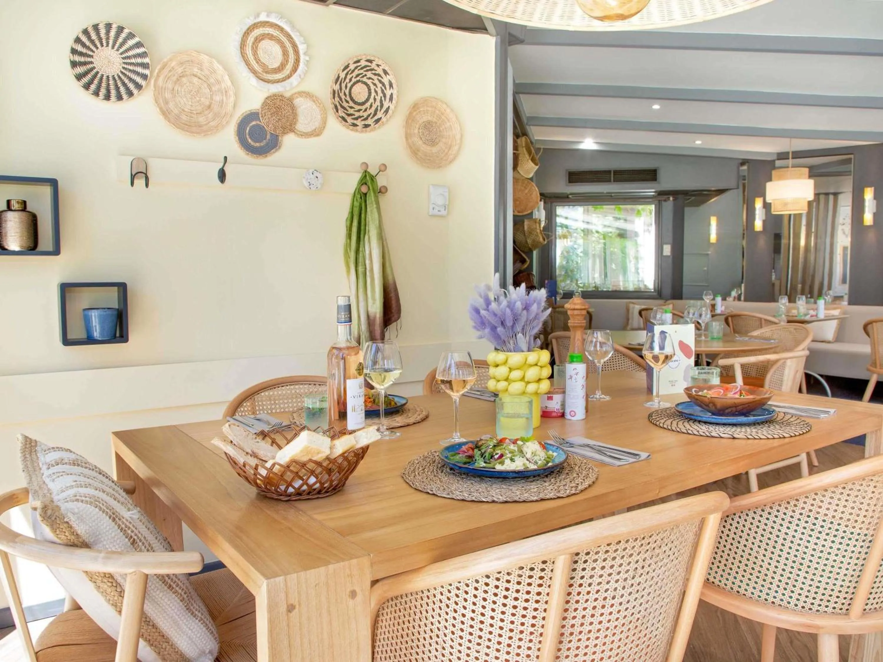 Property building in ibis Salon de Provence