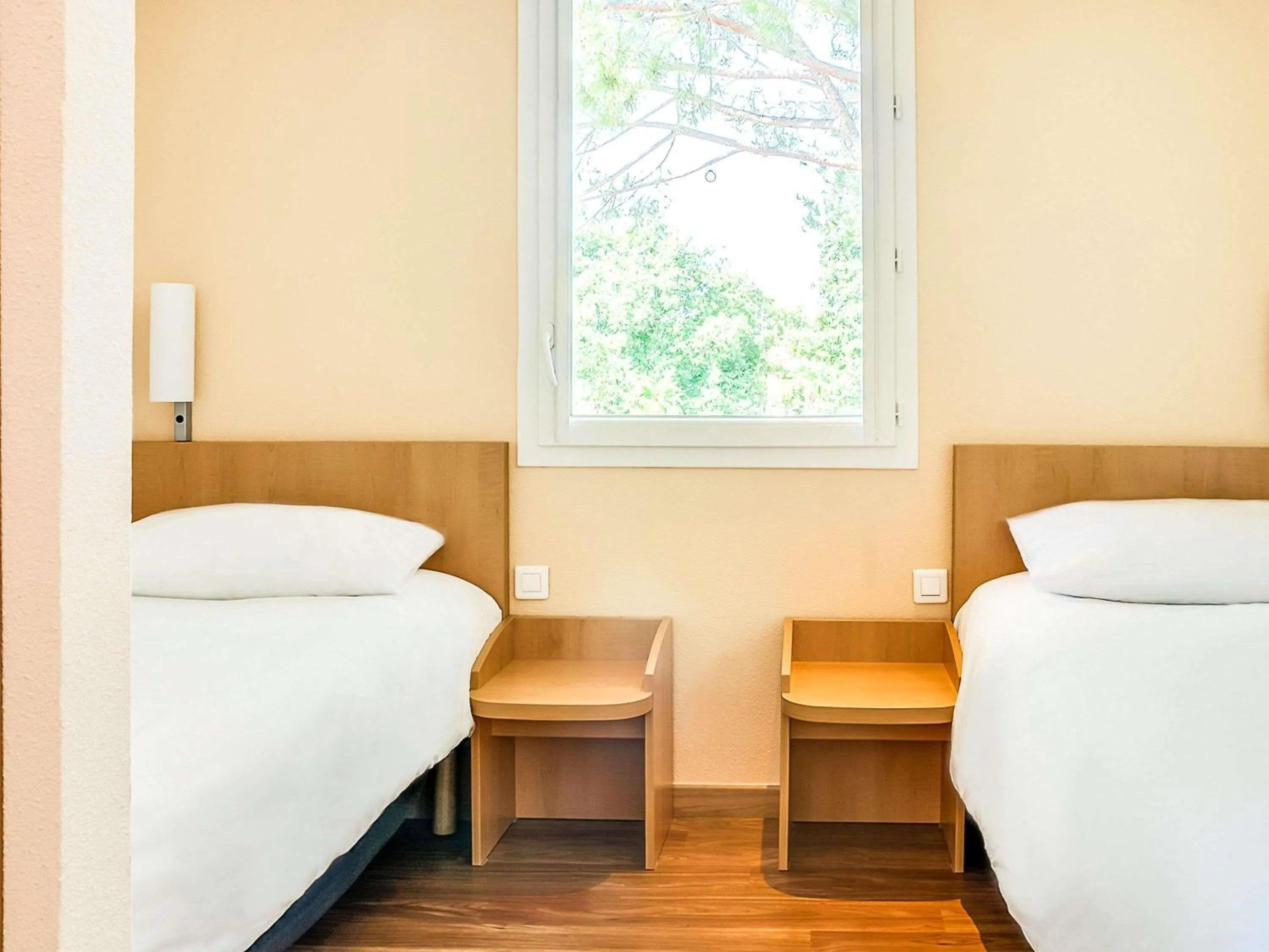 Bedroom, Bed in ibis Salon de Provence