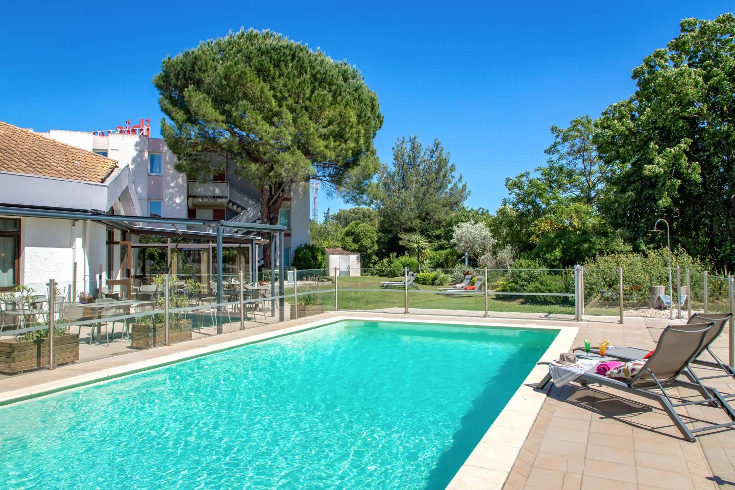 Swimming pool in ibis Salon de Provence