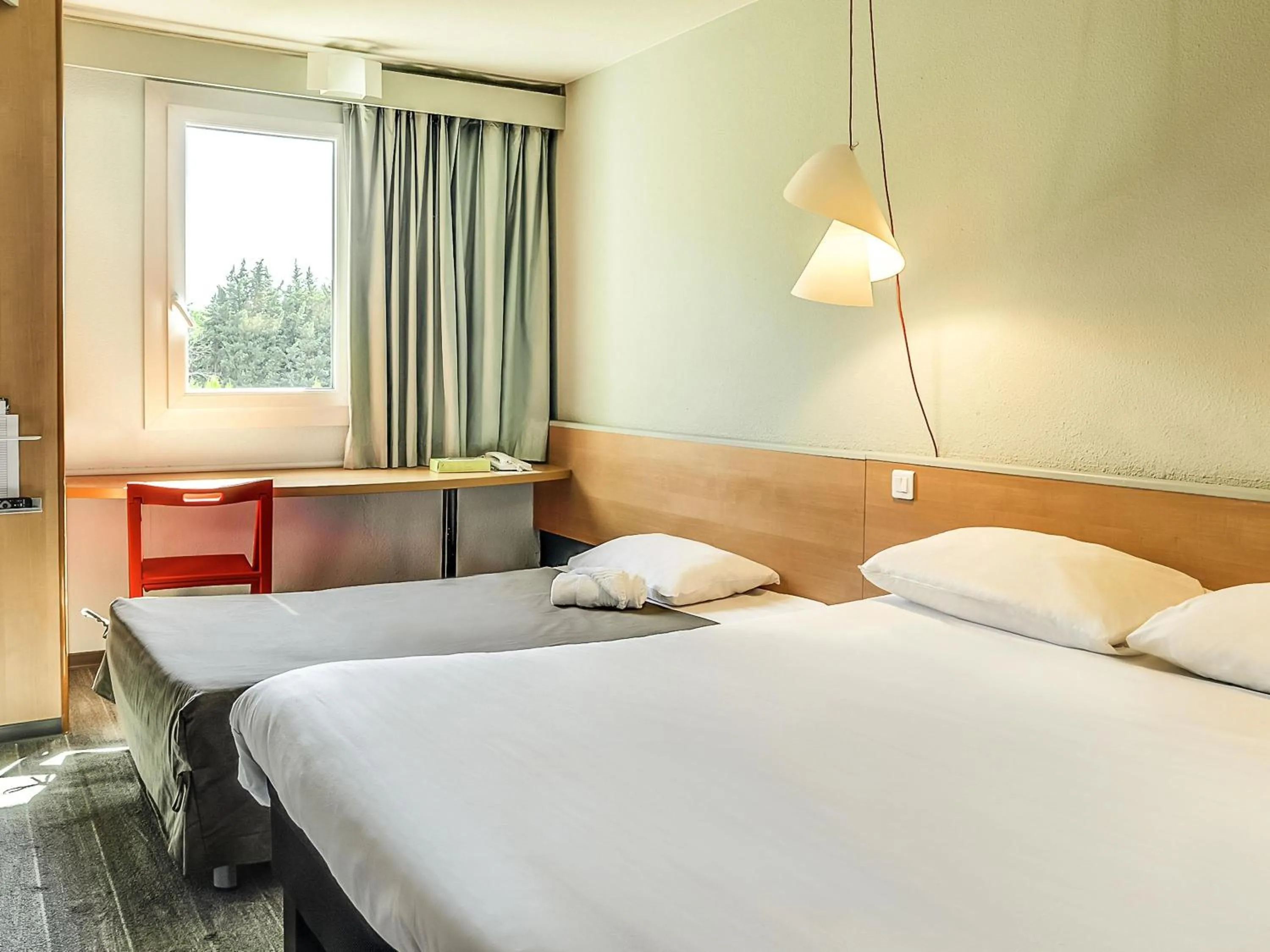 Bedroom, Bed in ibis Salon de Provence